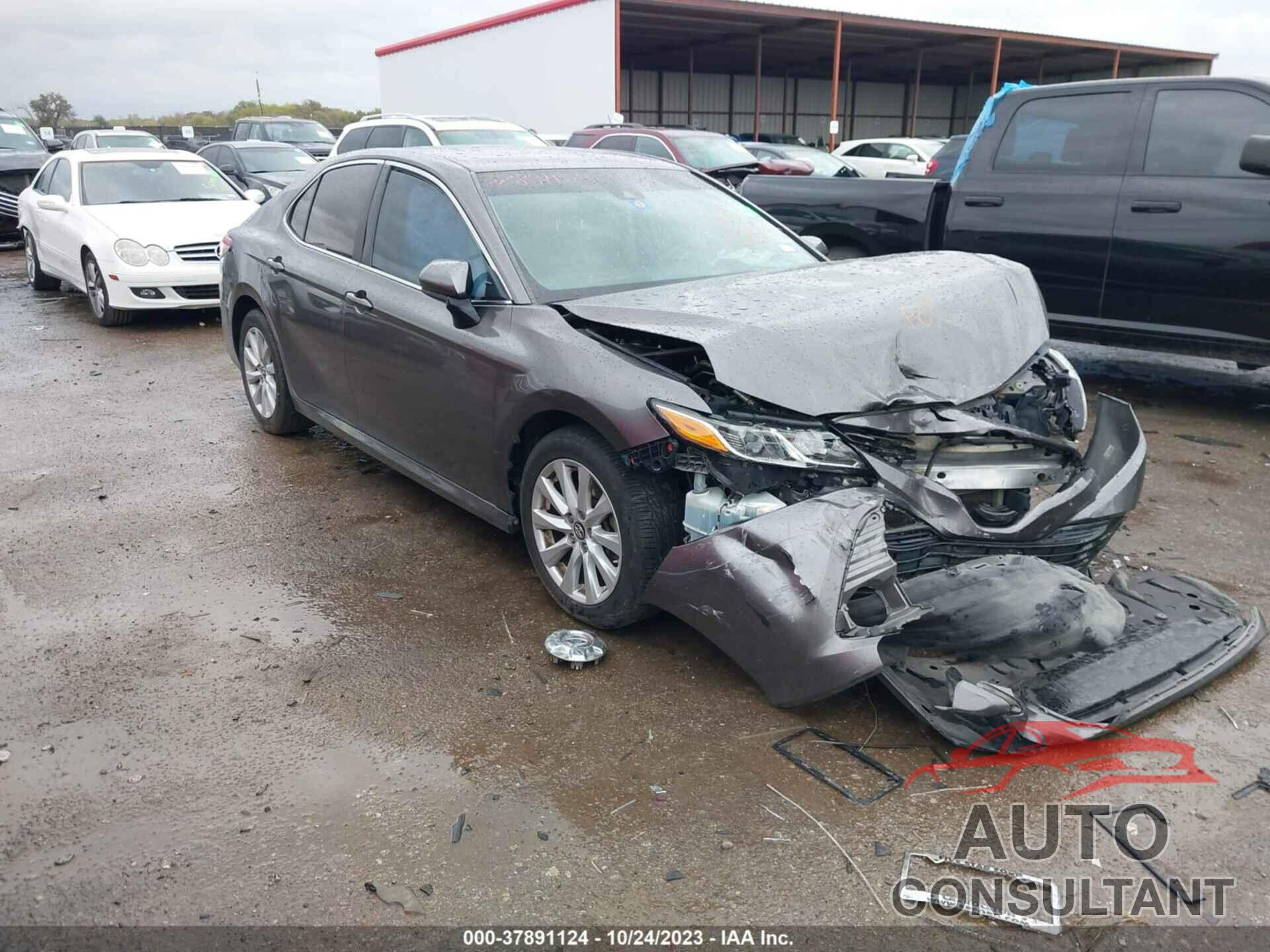 TOYOTA CAMRY 2018 - 4T1B11HK0JU074848