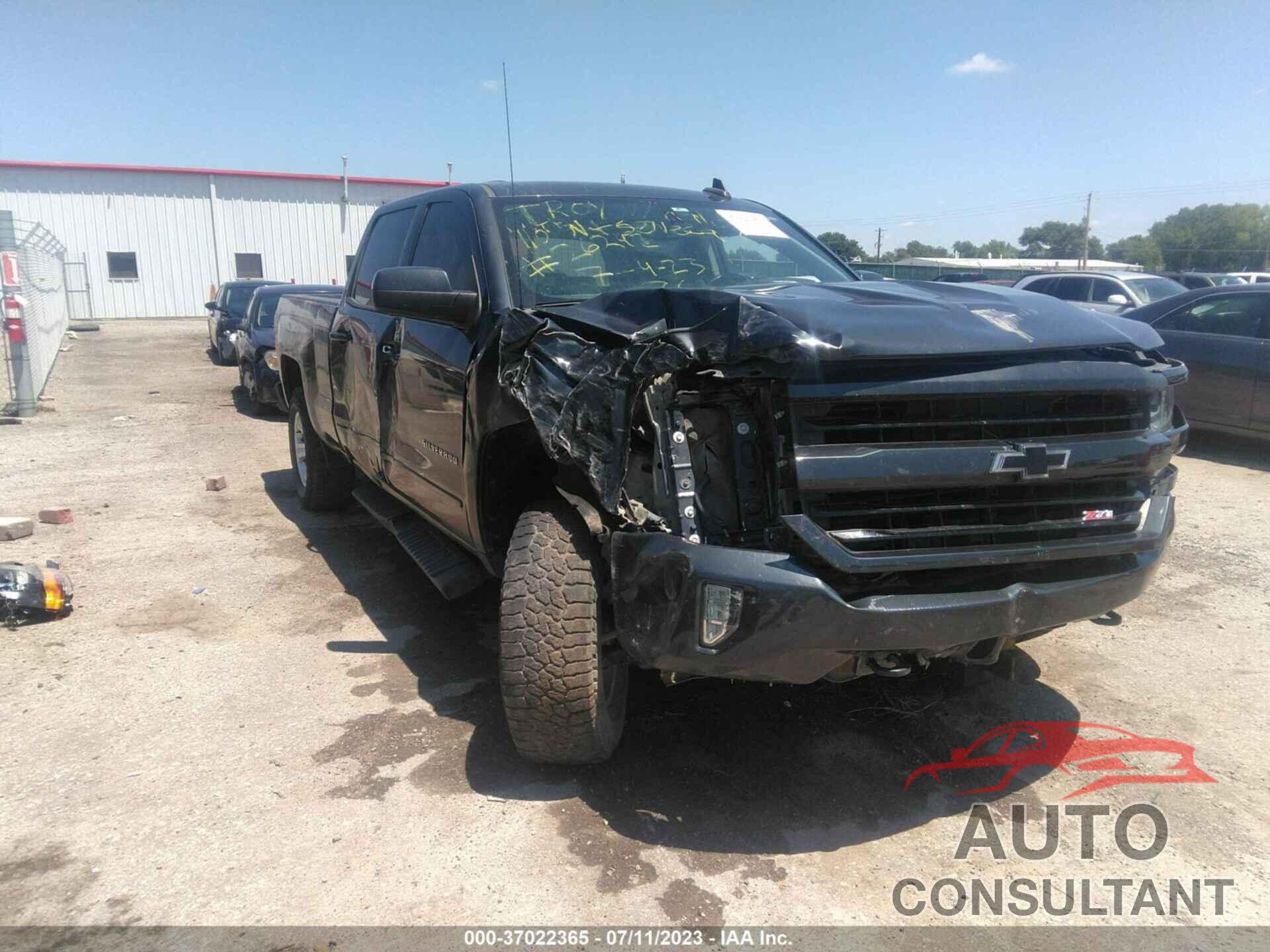 CHEVROLET SILVERADO 1500 2018 - 1GCUKREC3JF182522