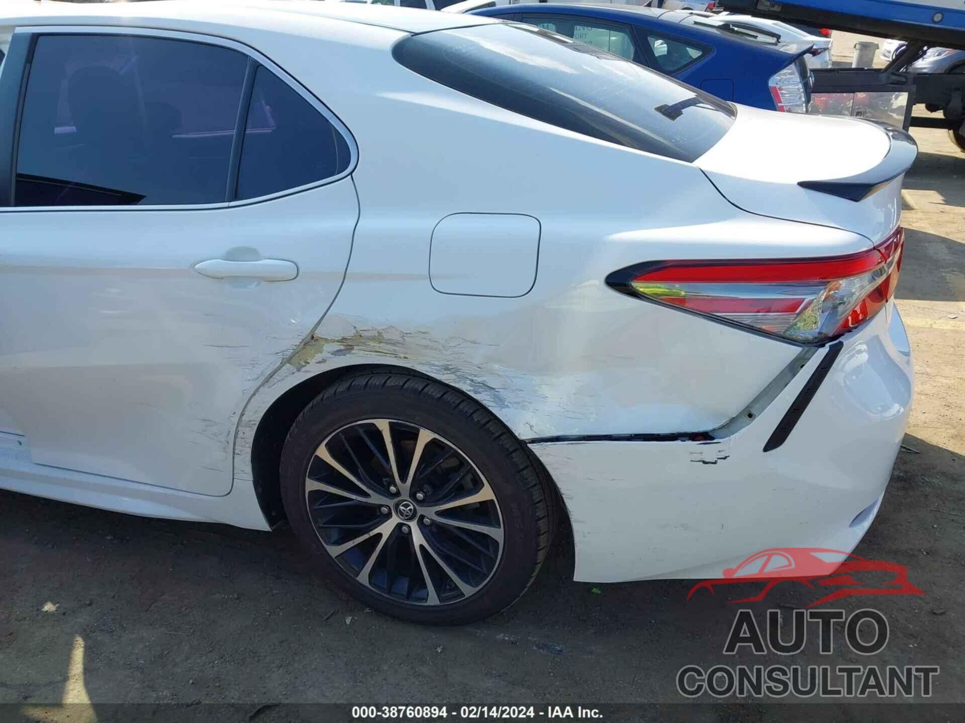 TOYOTA CAMRY 2018 - 4T1B11HK9JU130527