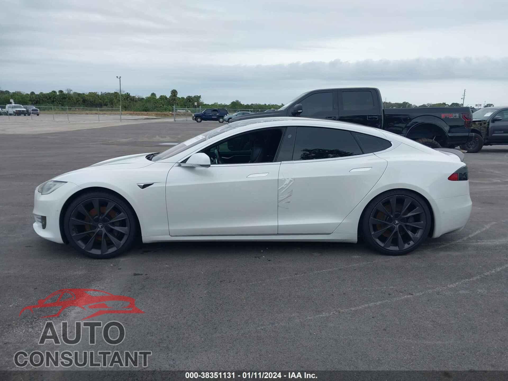 TESLA MODEL S 2018 - 5YJSA1E21JF244877