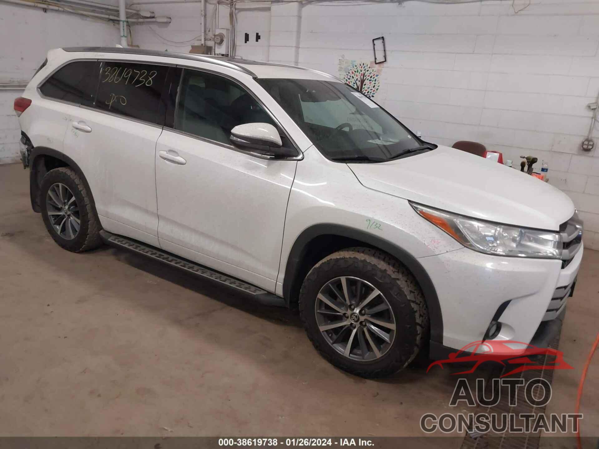 TOYOTA HIGHLANDER 2018 - 5TDJZRFHXJS823948