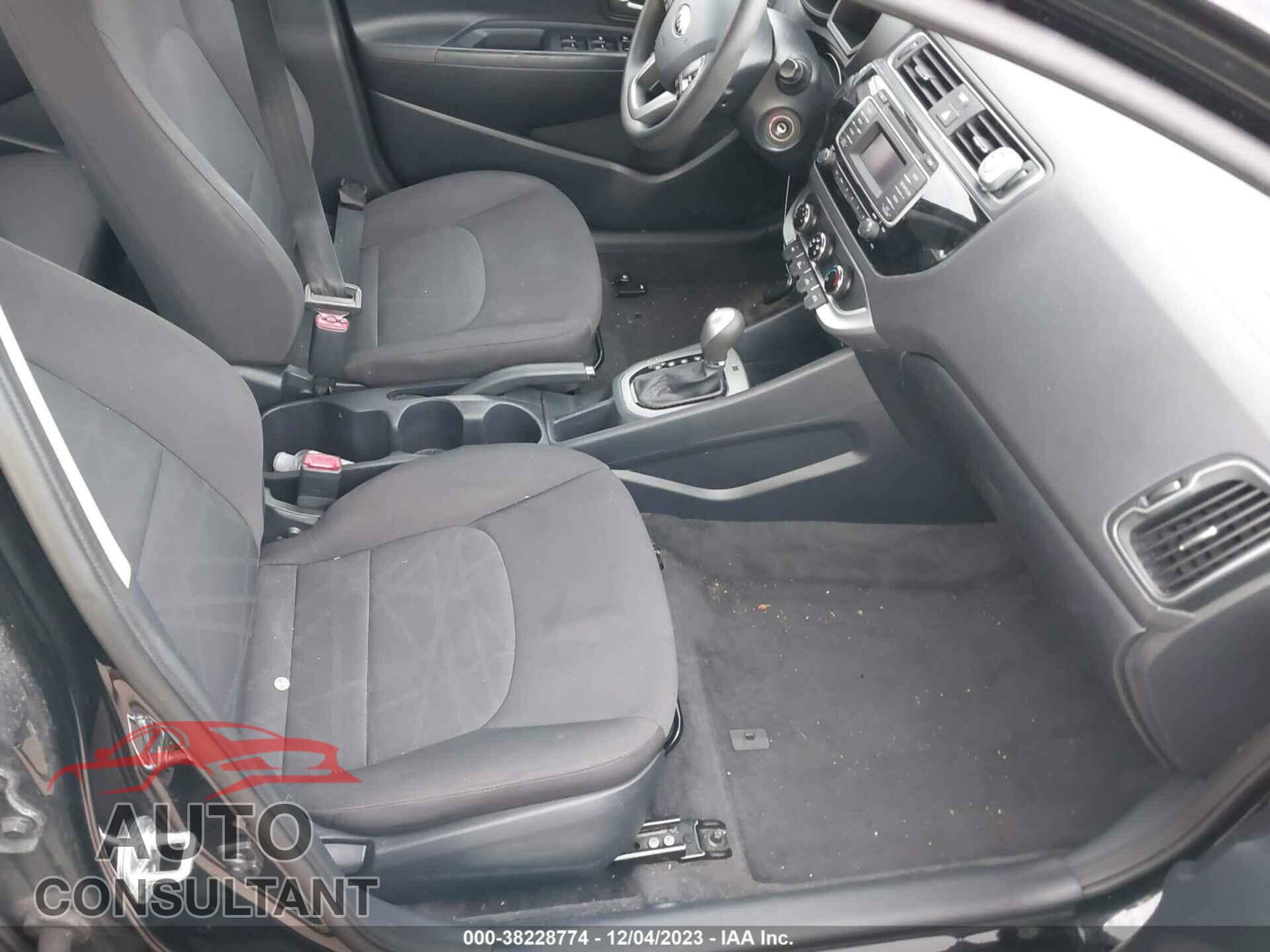 KIA RIO 2017 - KNADM4A39H6046650