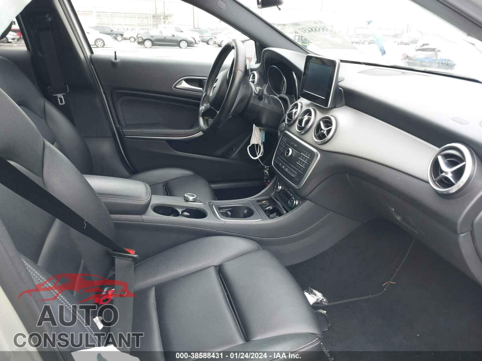 MERCEDES-BENZ GLA 250 2017 - WDCTG4EB9HJ335803