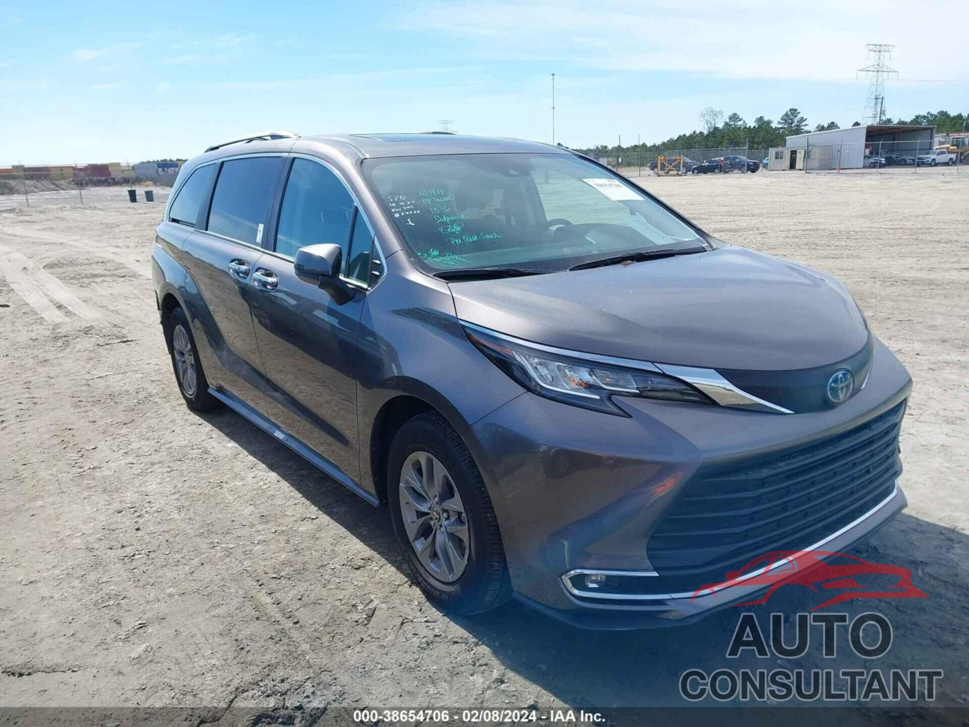 TOYOTA SIENNA 2023 - 5TDYRKEC0PS153847