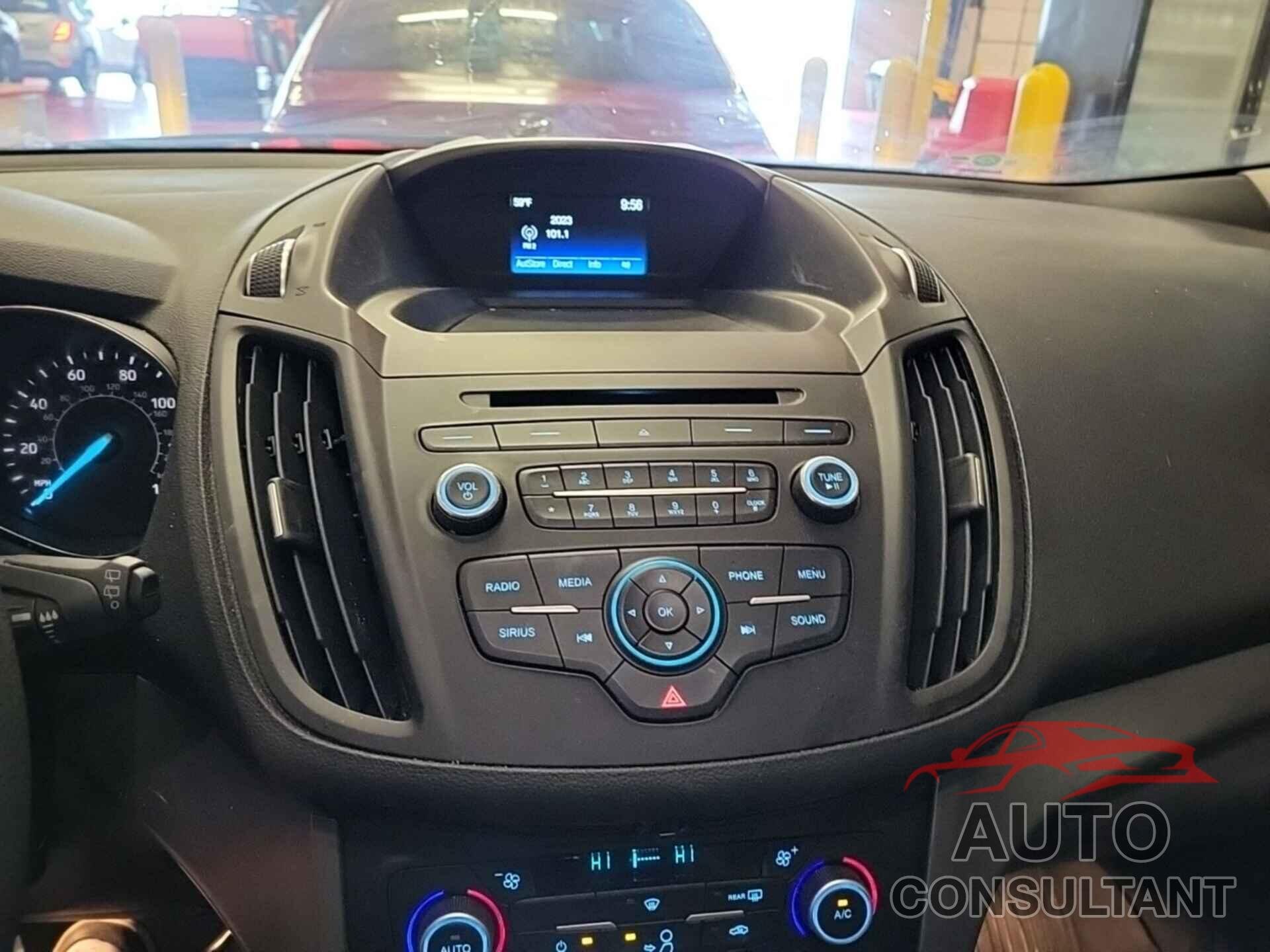 FORD ESCAPE 2018 - 1FMCU9GD0JUC77526