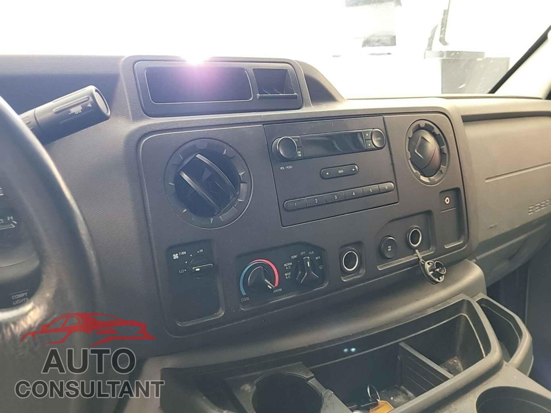 FORD ECONOLINE 2017 - 1FDXE4FS4HDC72213