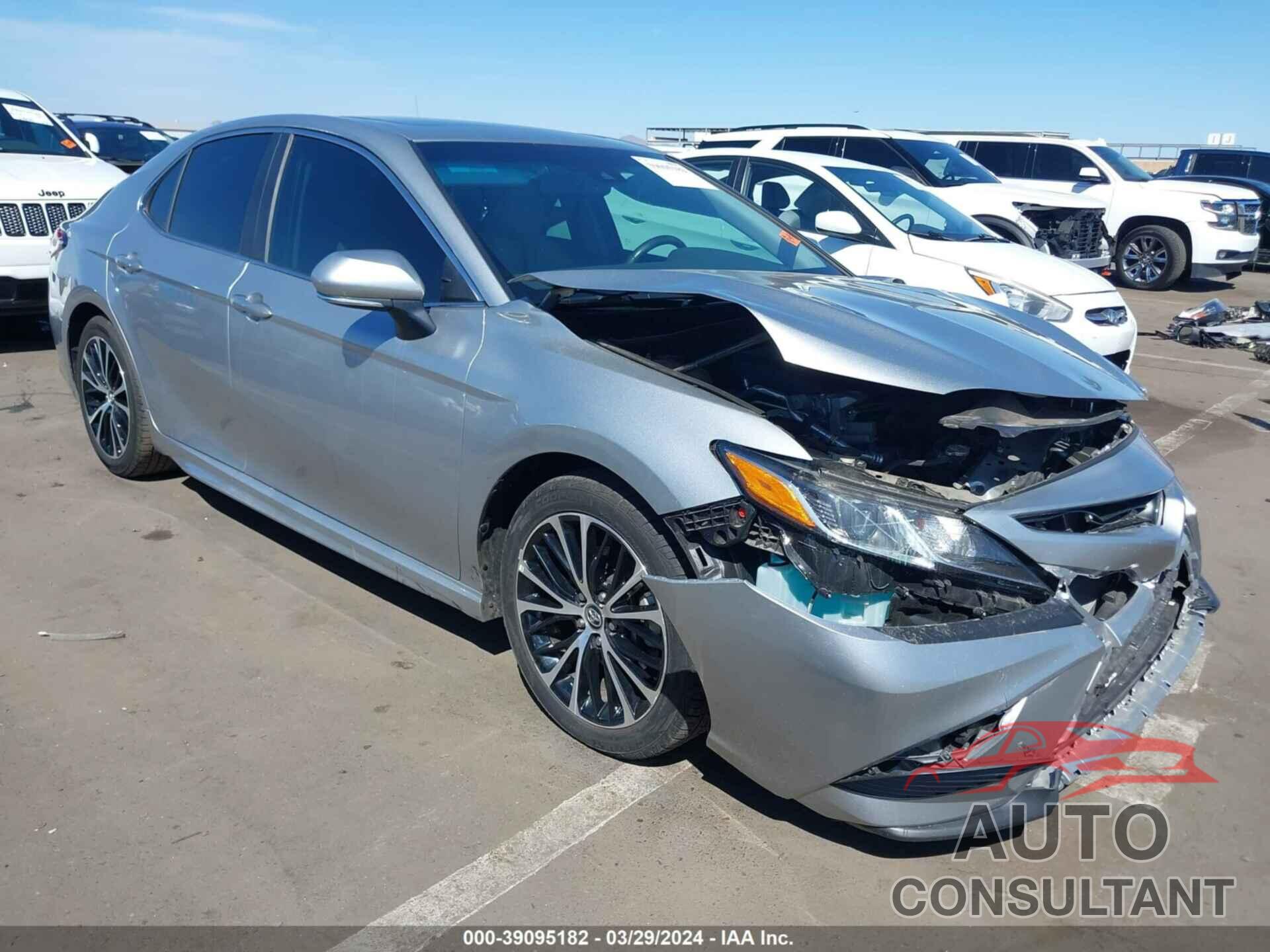 TOYOTA CAMRY 2018 - 4T1B11HK1JU120090
