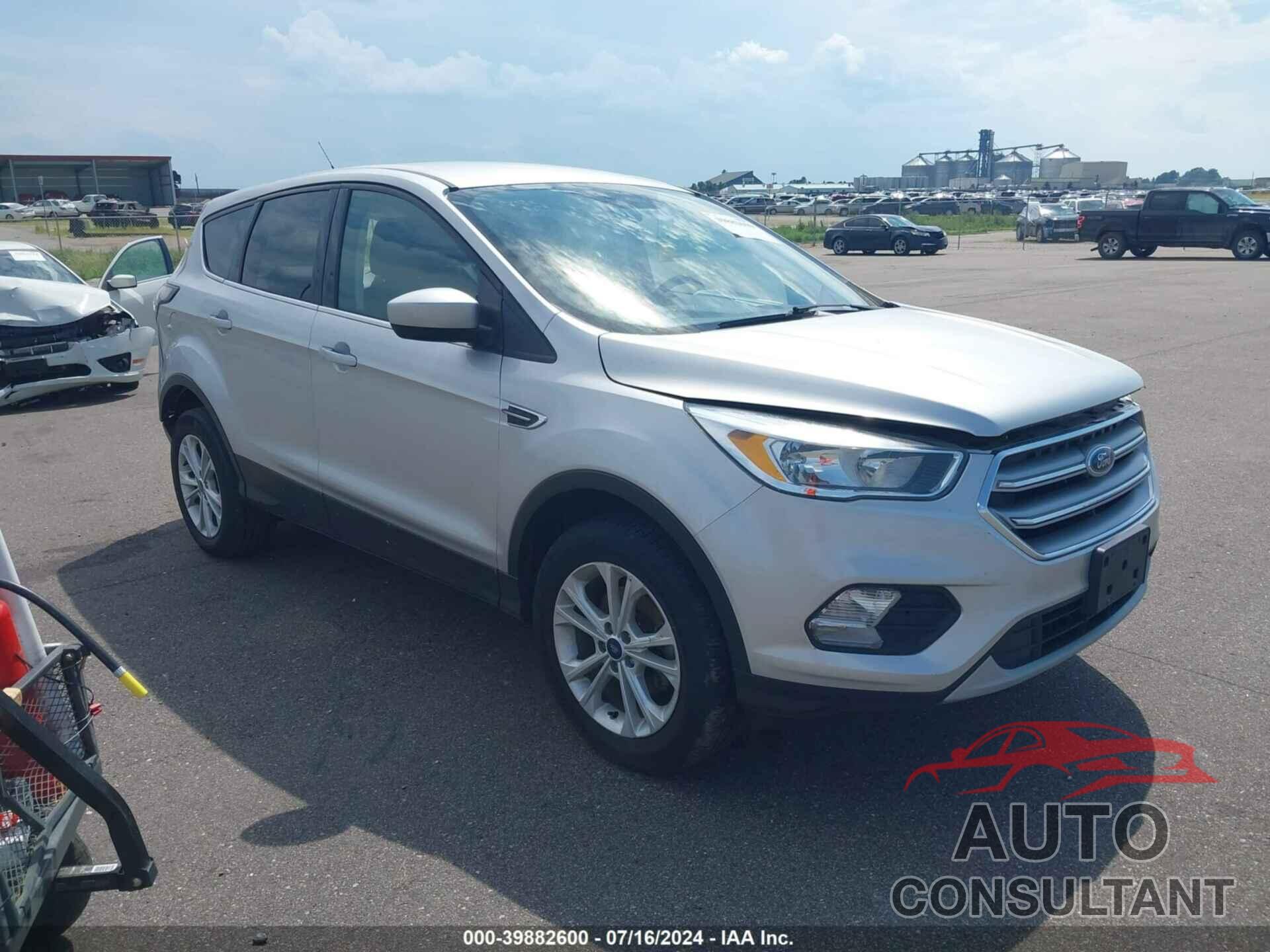 FORD ESCAPE 2017 - 1FMCU0GDXHUE98511