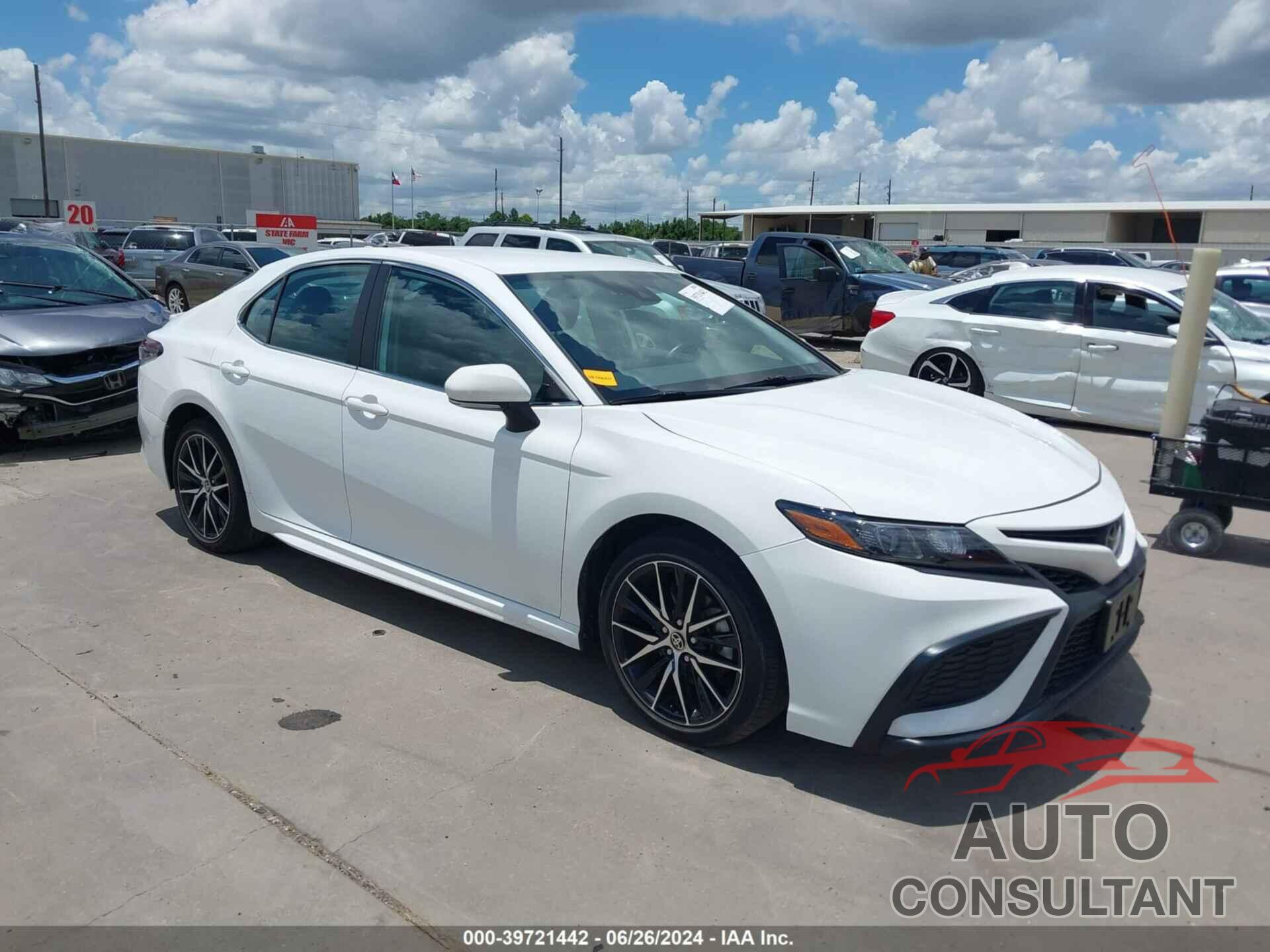 TOYOTA CAMRY 2023 - 4T1G11AK5PU721186