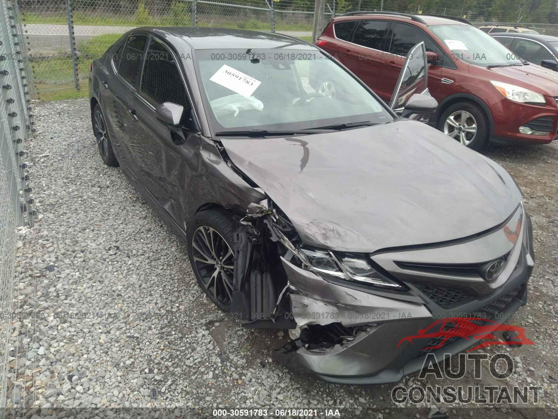 TOYOTA CAMRY 2018 - 4T1B11HK3JU086315