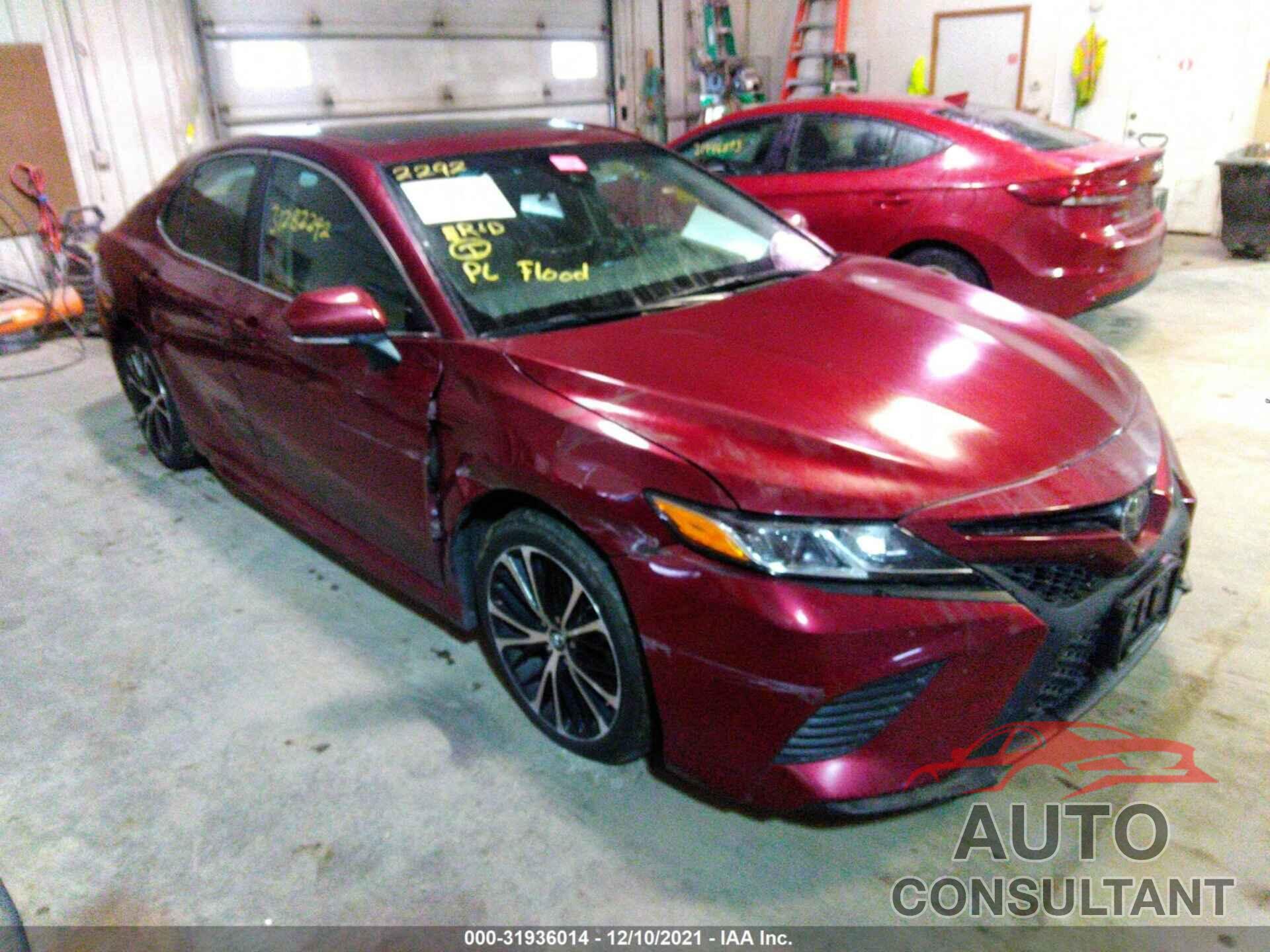 TOYOTA CAMRY 2018 - 4T1B11HK2JU655882