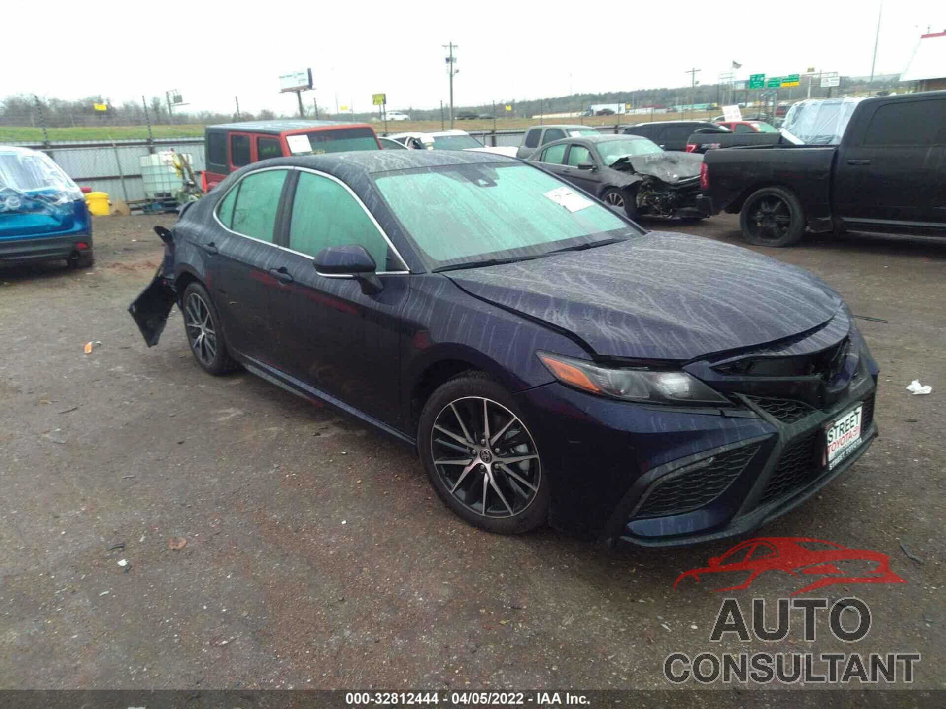 TOYOTA CAMRY 2022 - 4T1G11AK4NU667781