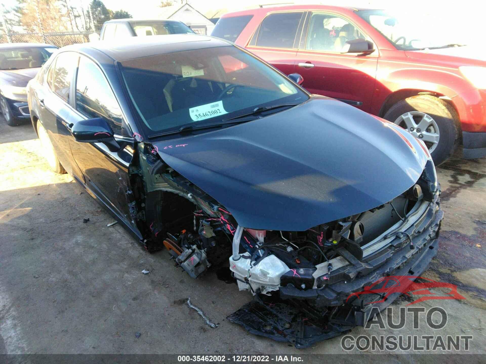 TOYOTA CAMRY 2018 - 4T1B11HK8JU647611