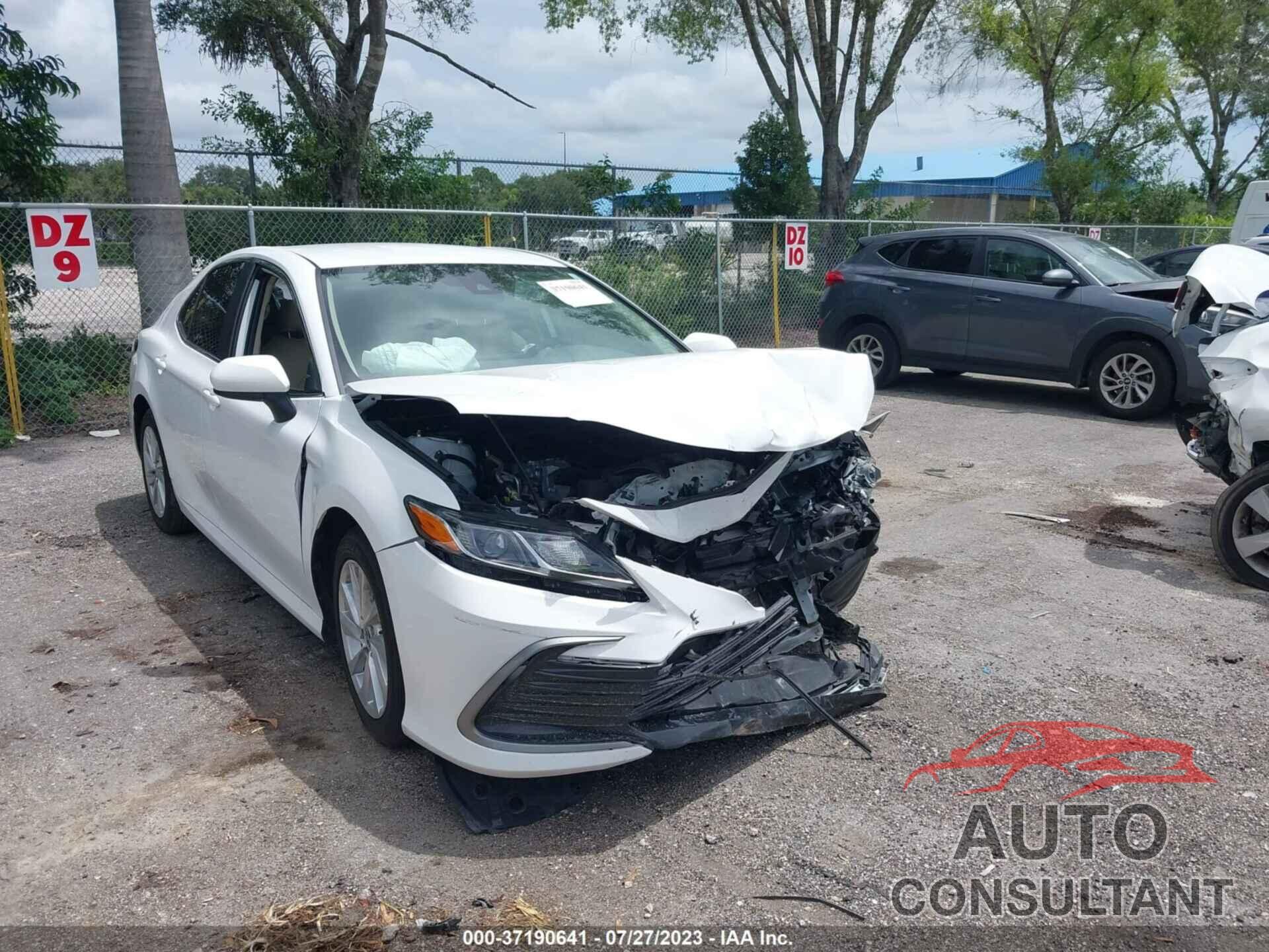 TOYOTA CAMRY 2021 - 4T1C11AKXMU567519