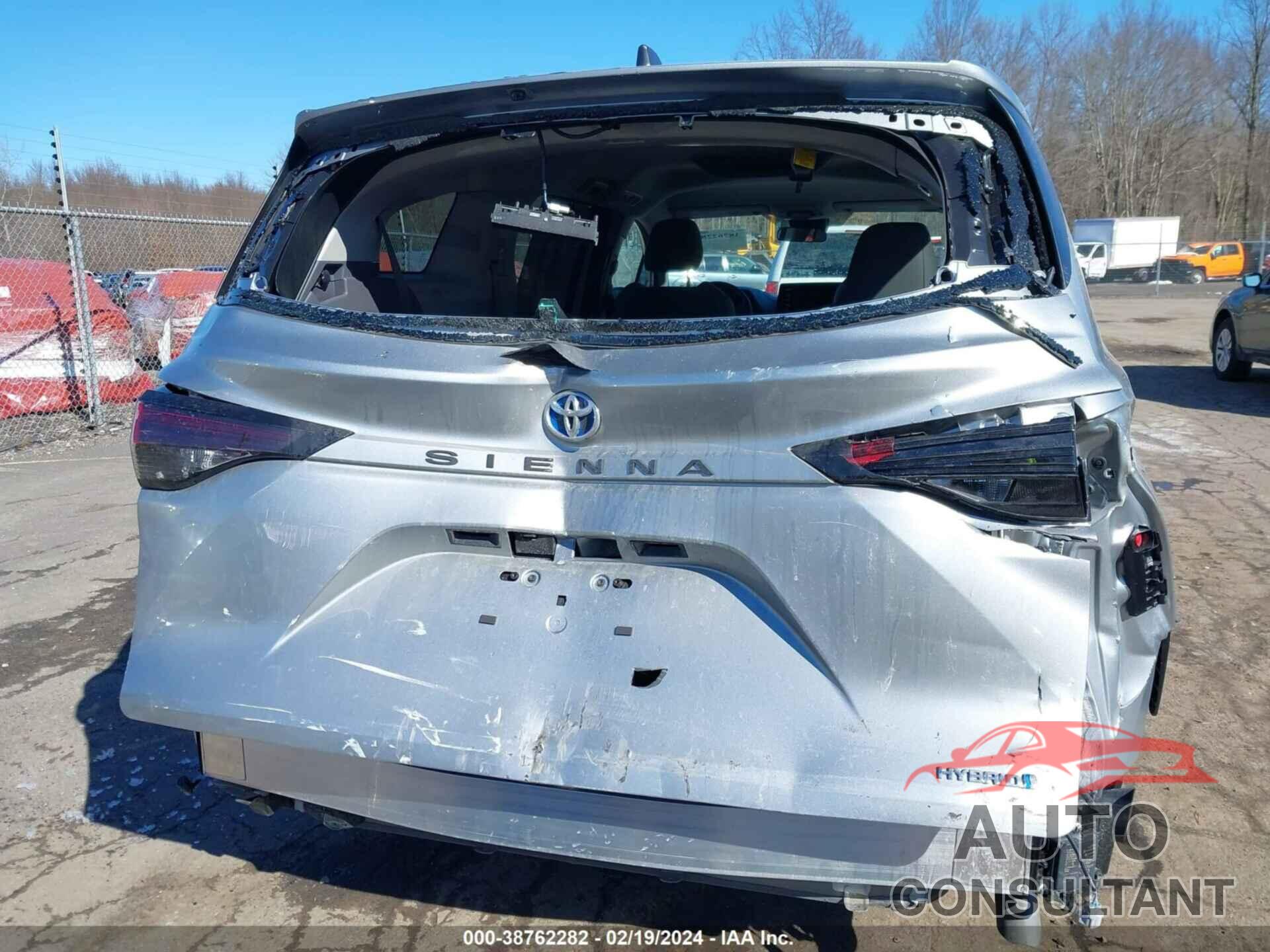 TOYOTA SIENNA 2023 - 5TDKRKEC8PS172751