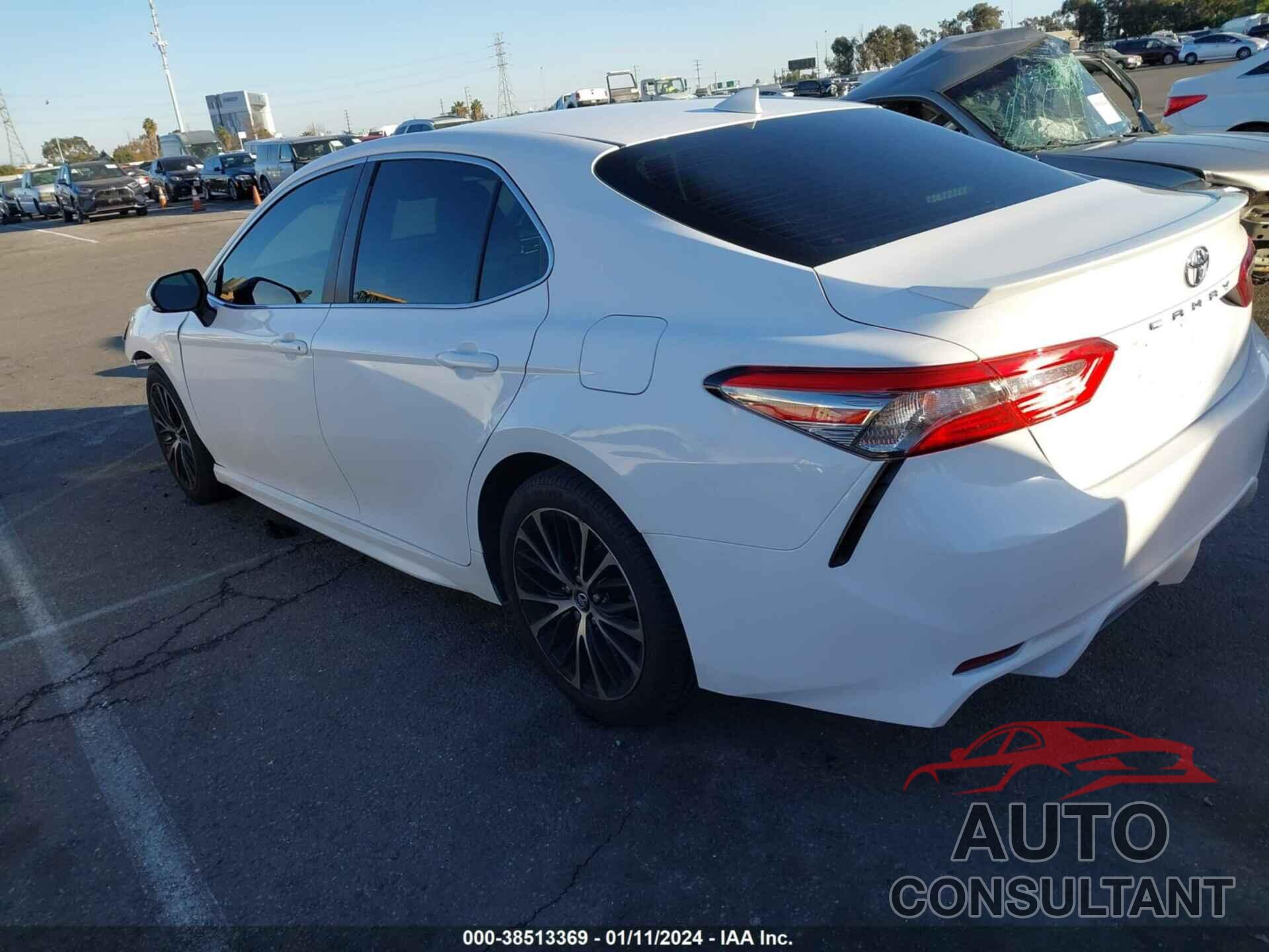 TOYOTA CAMRY 2018 - 4T1B11HK7JU570097