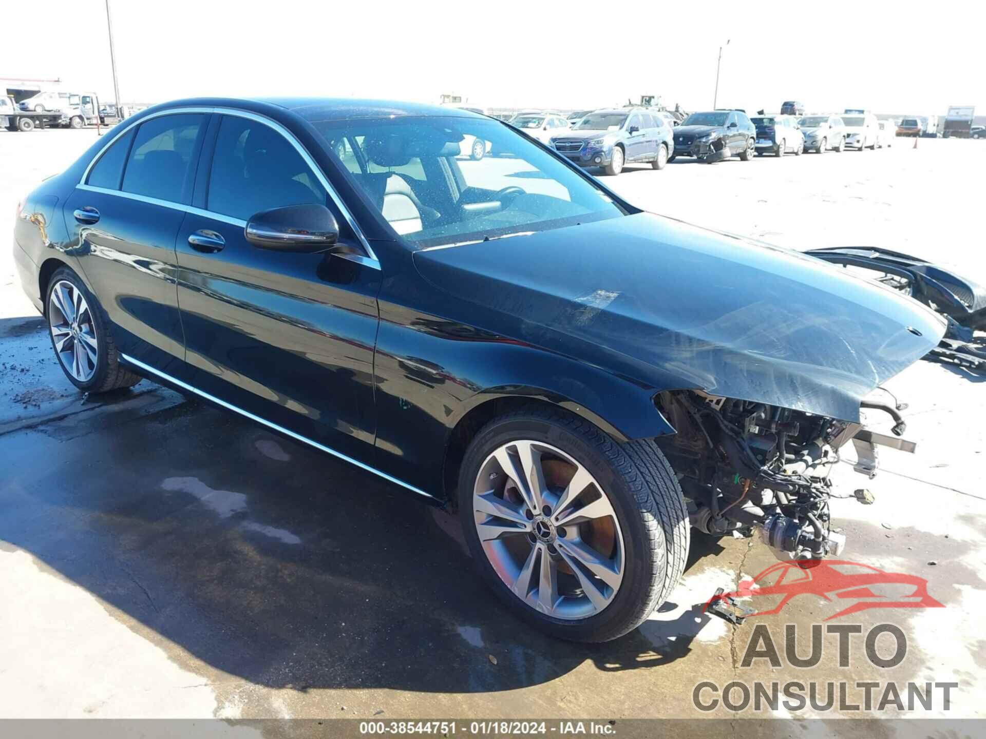 MERCEDES-BENZ C 300 2018 - 55SWF4JB8JU237966