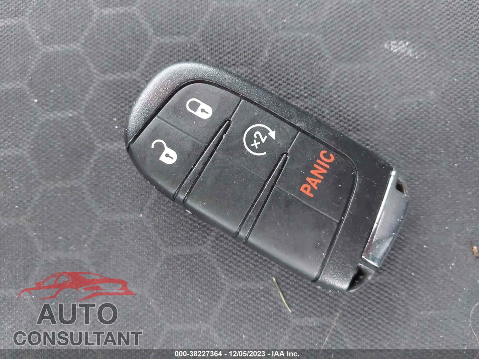 JEEP COMPASS 2018 - 3C4NJDBB7JT400067