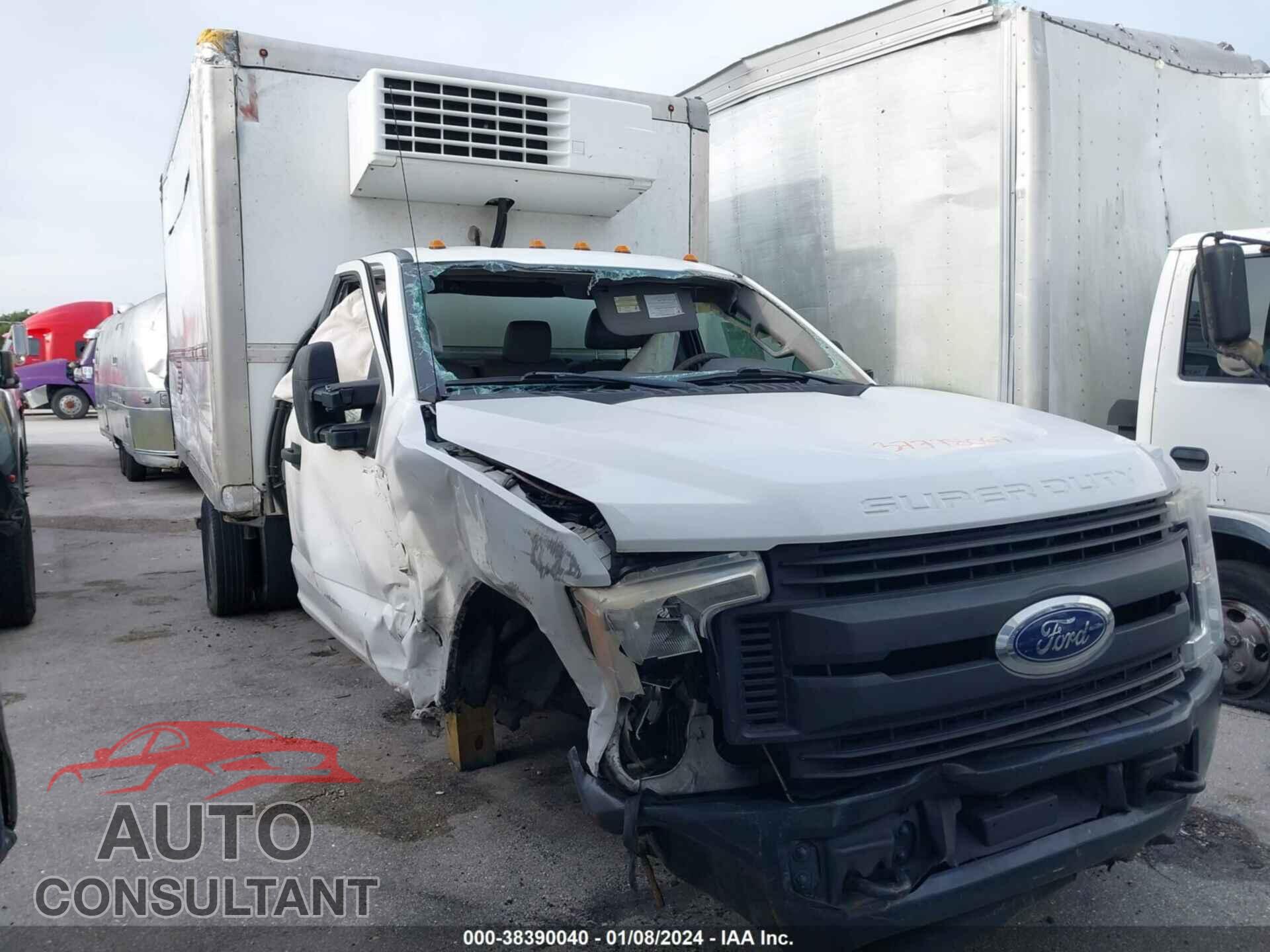 FORD F-350 CHASSIS 2017 - 1FDRF3G61HEC81480