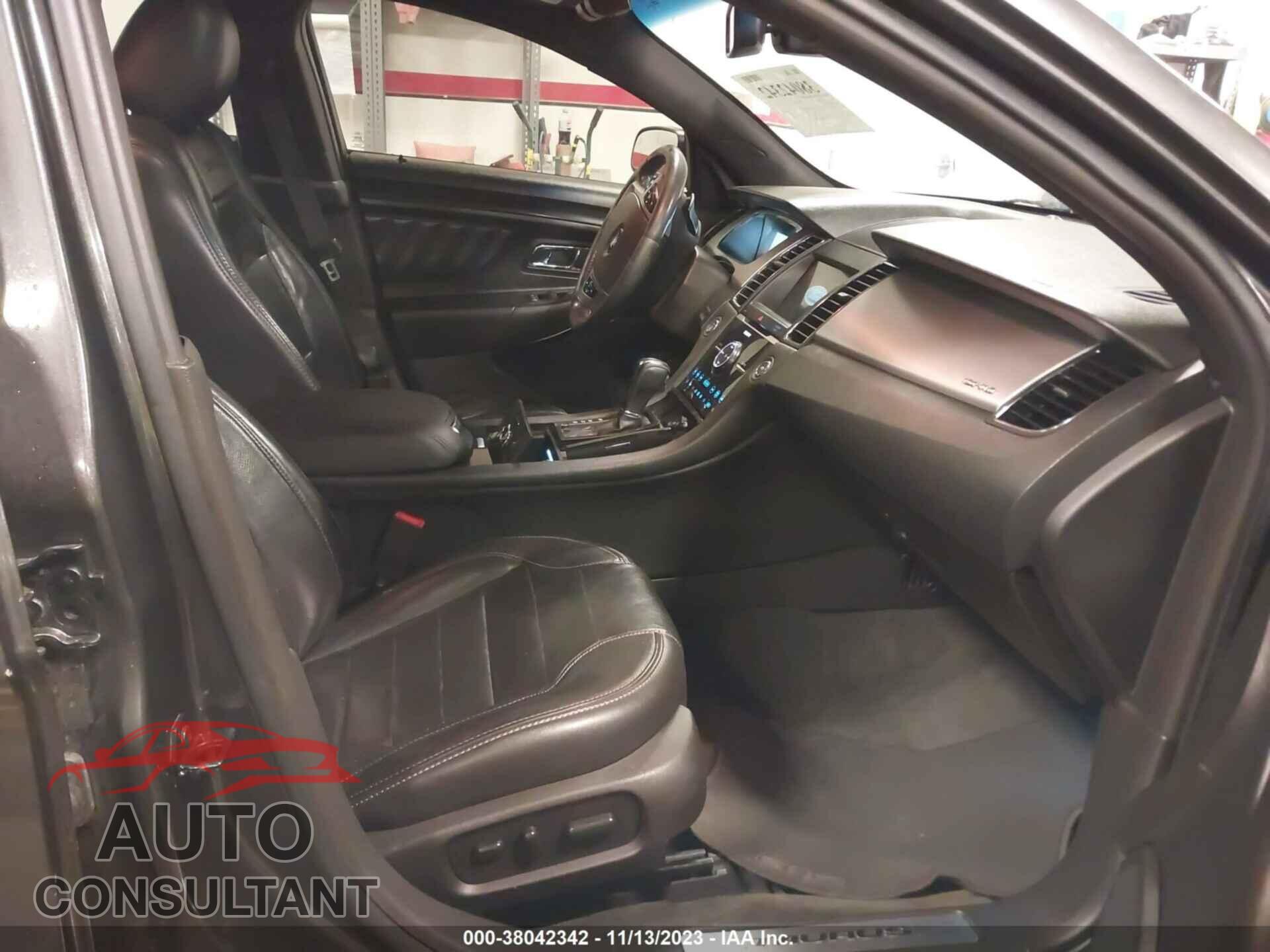FORD TAURUS 2018 - 1FAHP2KT8JG116921