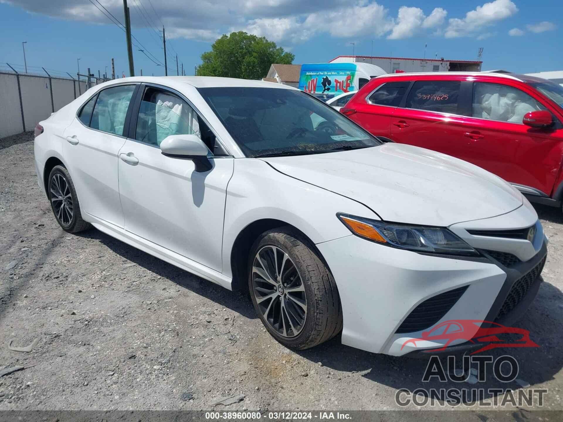 TOYOTA CAMRY 2018 - 4T1B11HK9JU558601