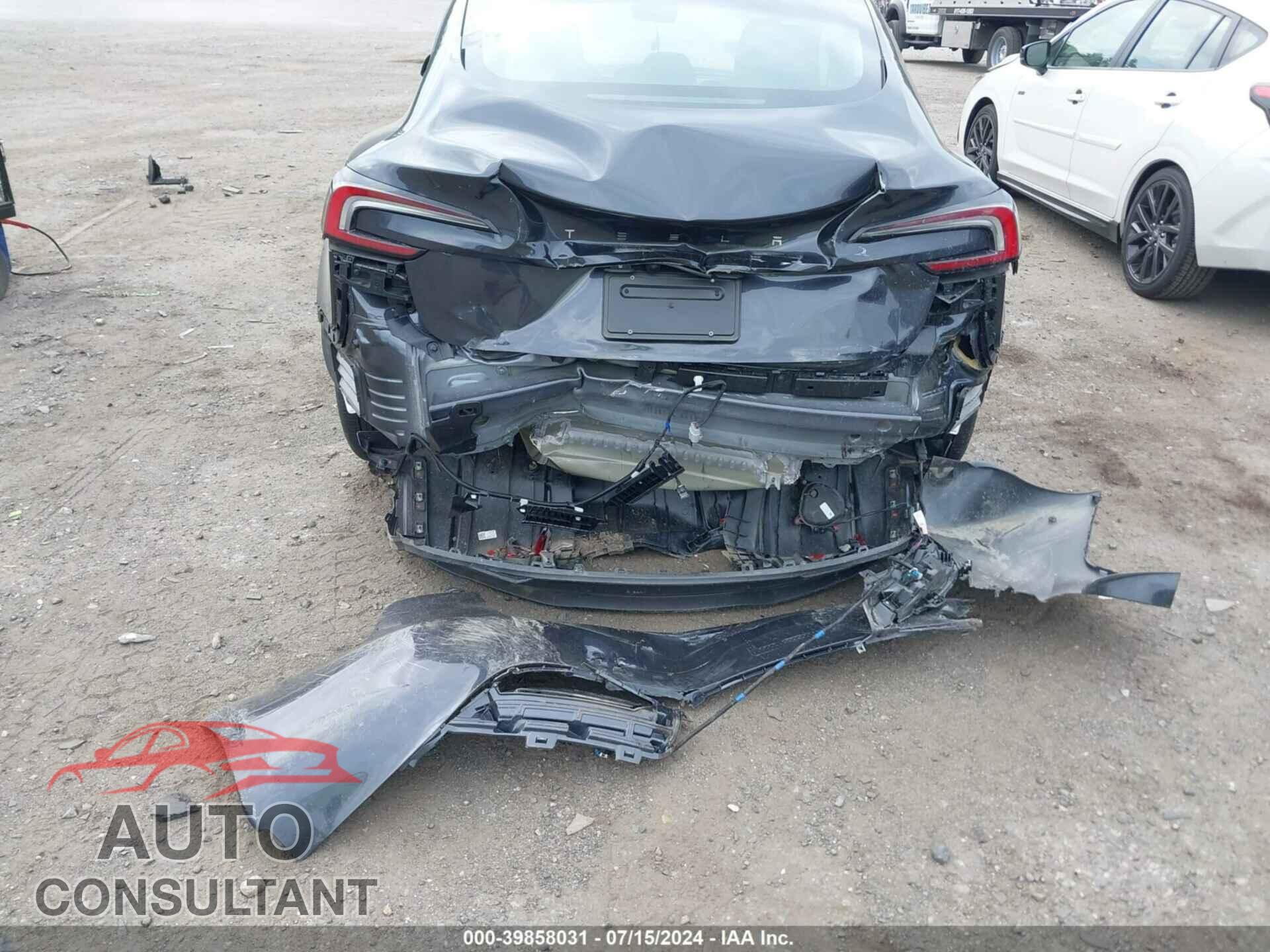 TESLA MODEL 3 2024 - 5YJ3E1EA2RF747328