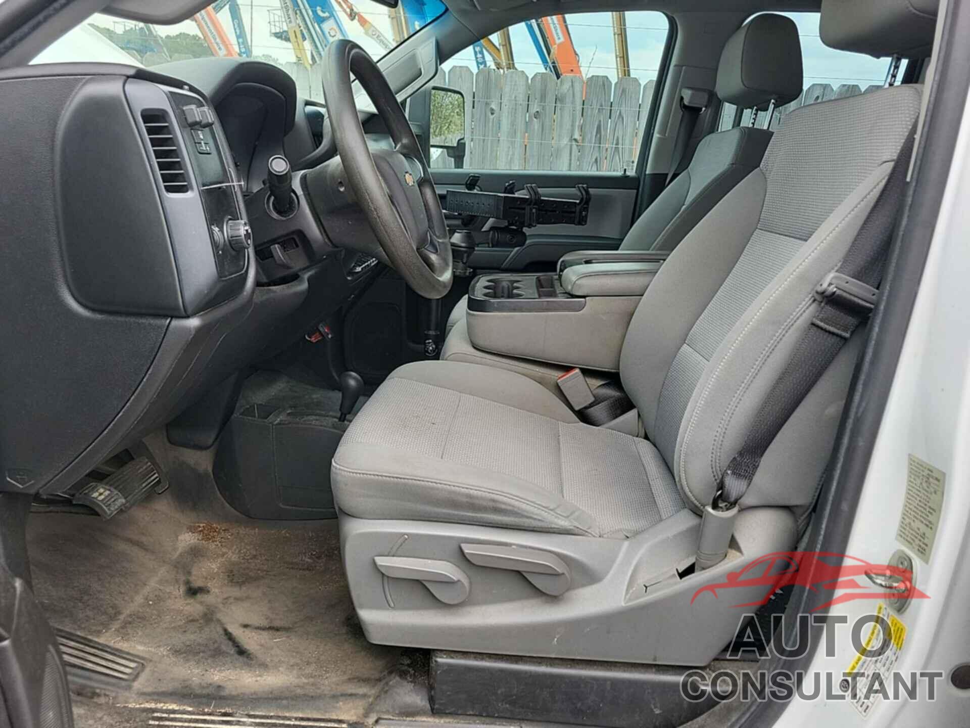 CHEVROLET SILVERADO 2018 - 1GC2KUEG8JZ305632