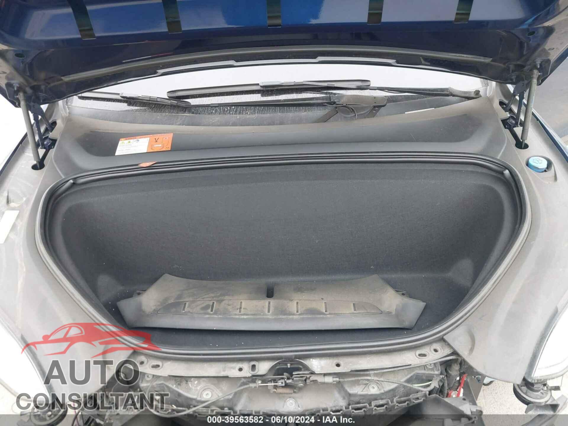 TESLA MODEL X 2016 - 5YJXCBE27GF015604