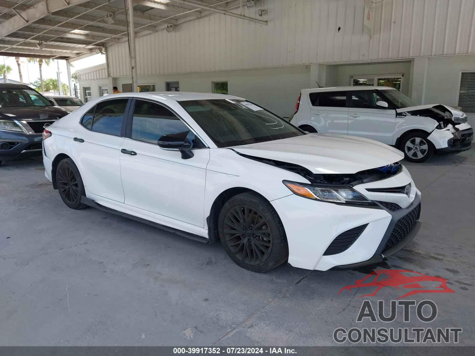 TOYOTA CAMRY 2018 - 4T1B11HK3JU129020