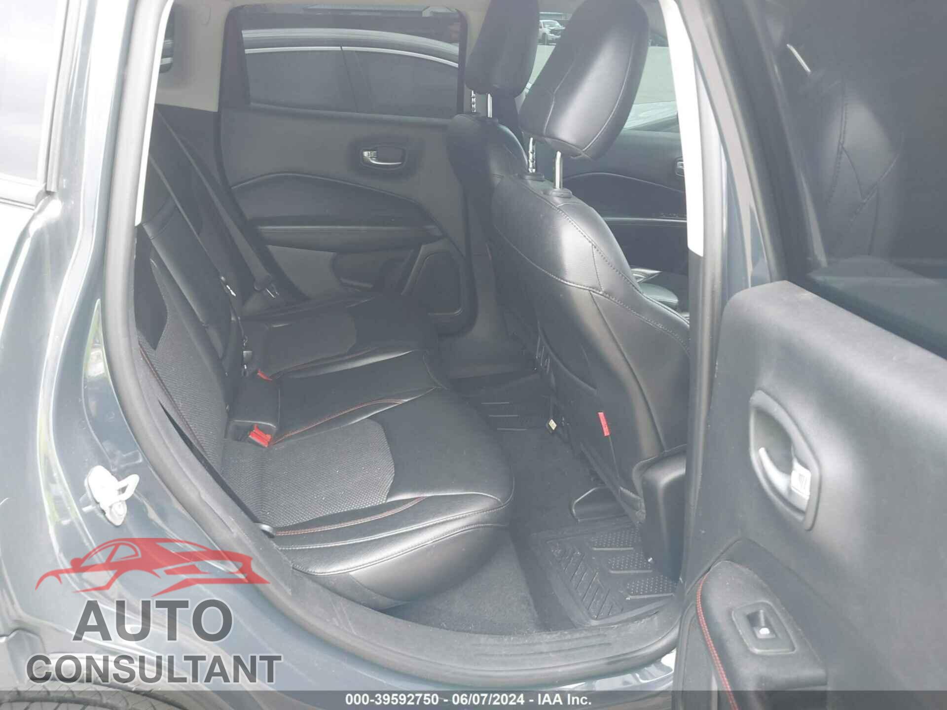 JEEP COMPASS 2018 - 3C4NJDDB2JT483601