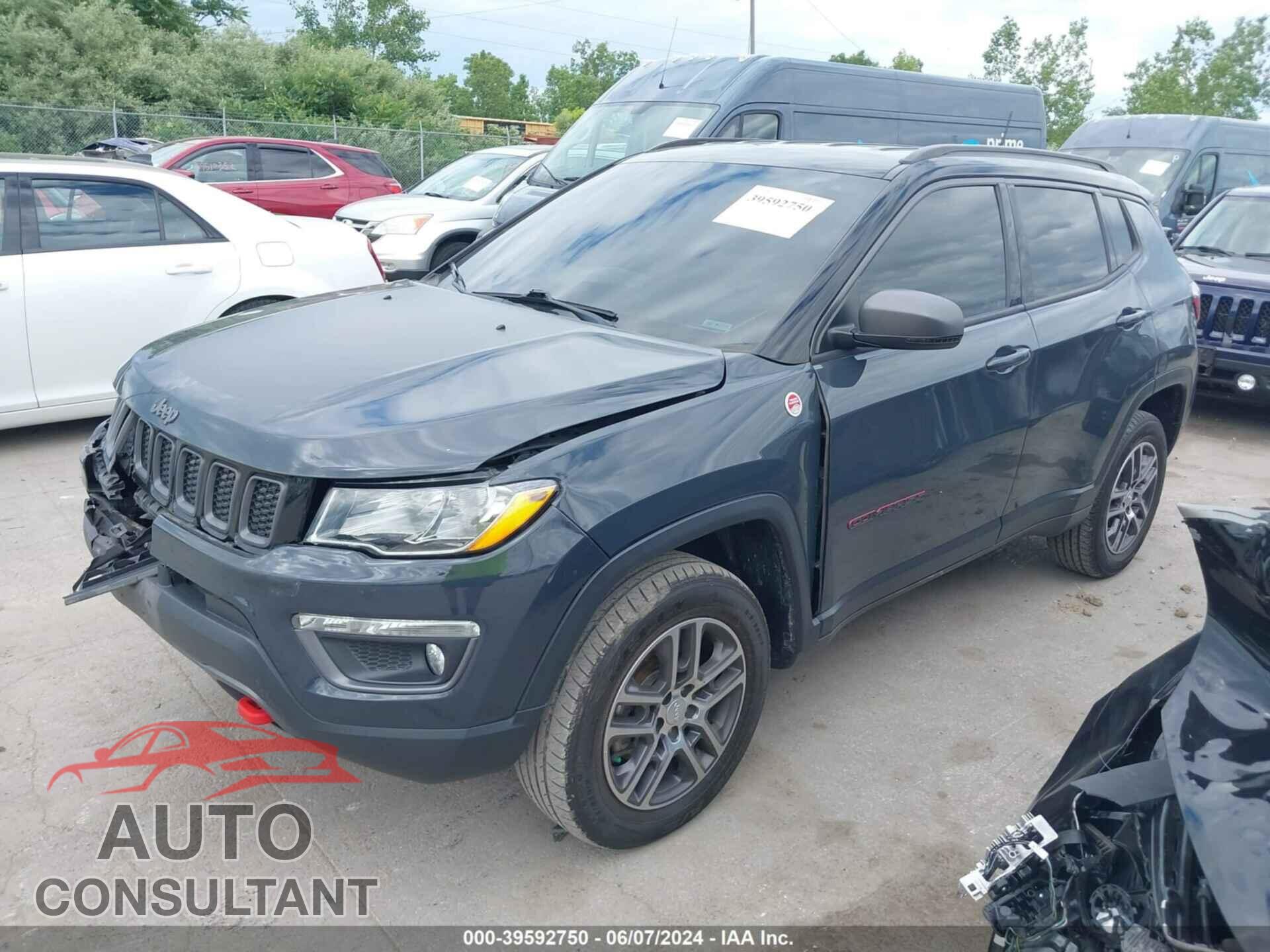 JEEP COMPASS 2018 - 3C4NJDDB2JT483601