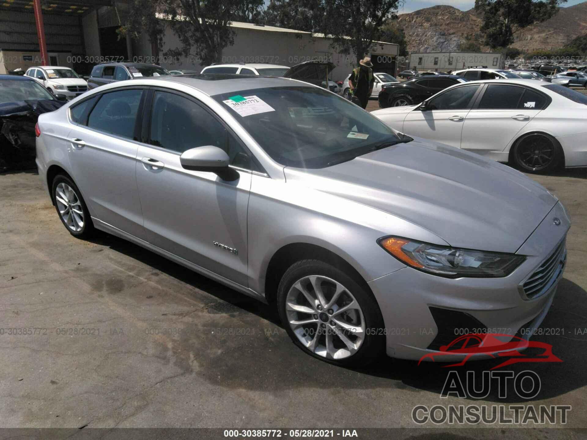 FORD FUSION HYBRID 2019 - 3FA6P0LU1KR200561