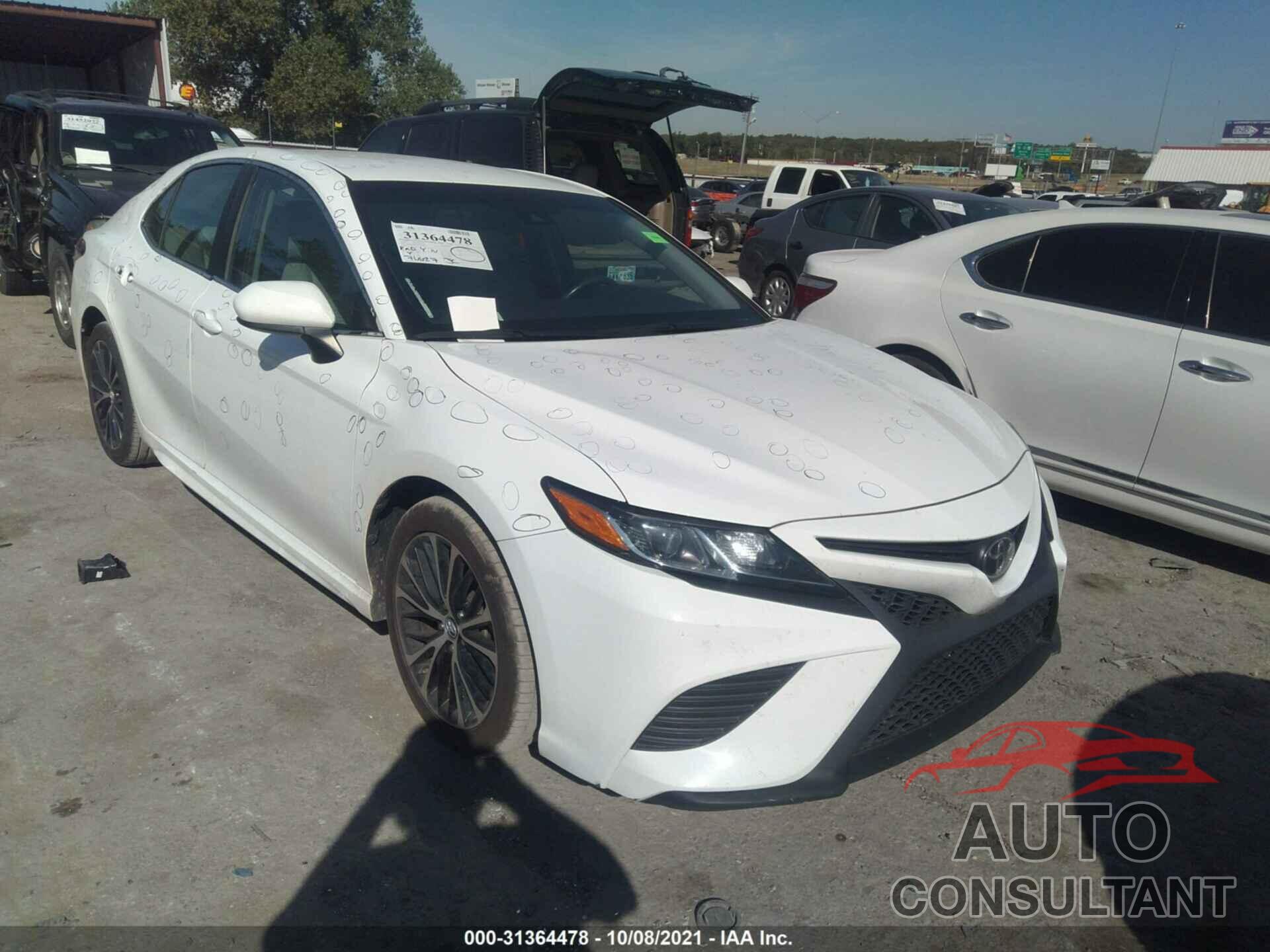 TOYOTA CAMRY 2018 - 4T1B11HK3JU553863
