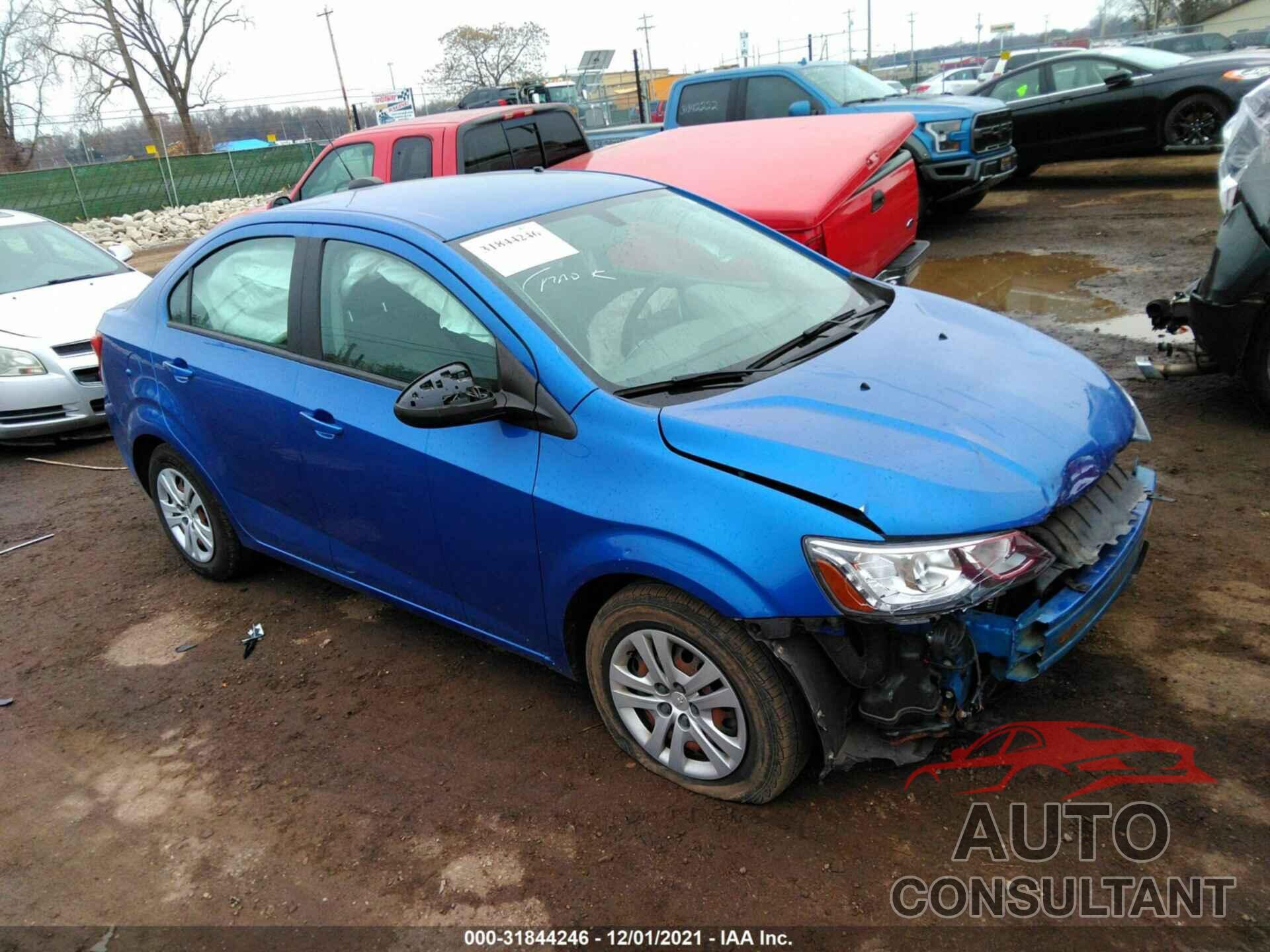 CHEVROLET SONIC 2018 - 1G1JB5SH2J4137457