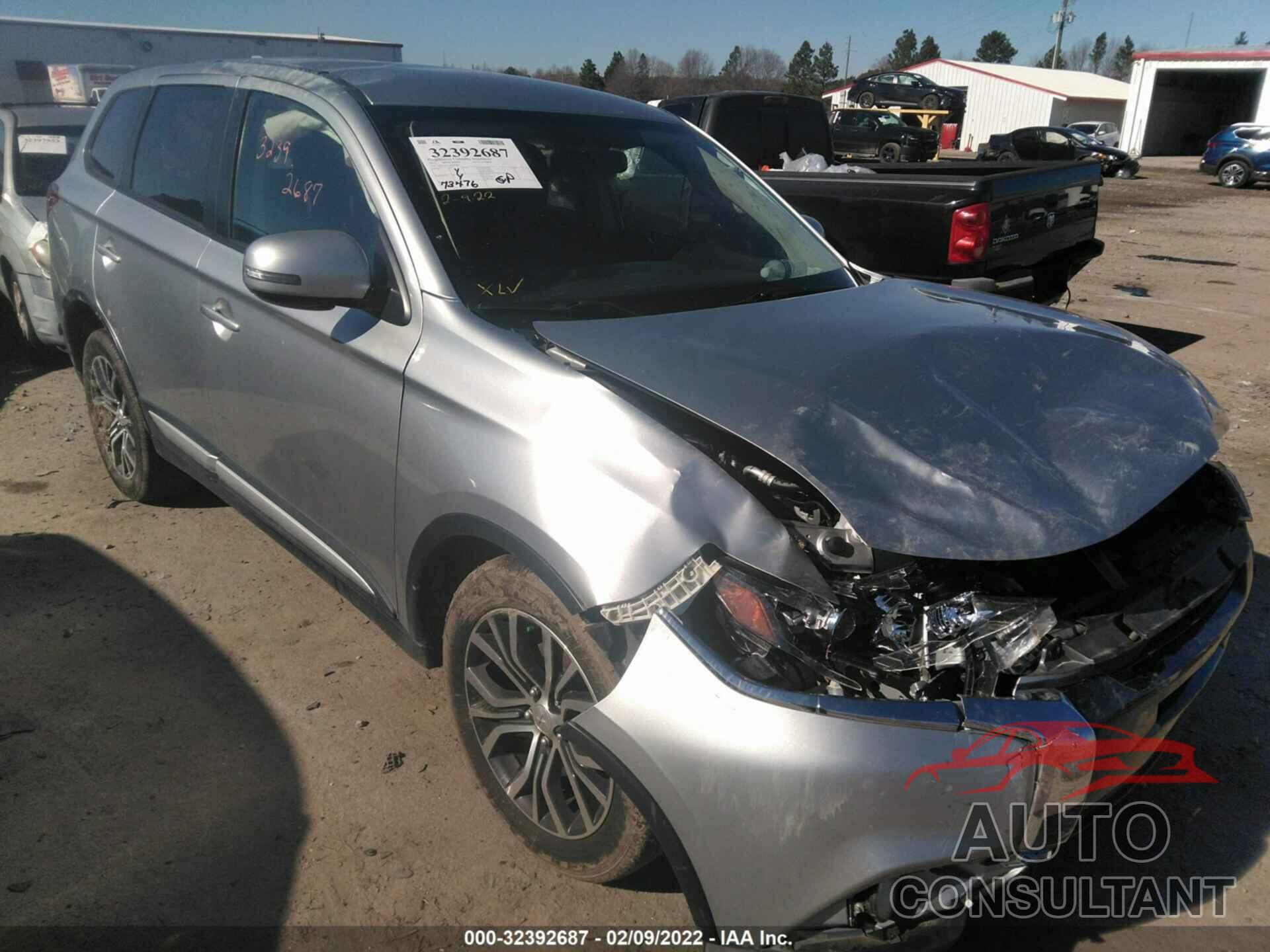 MITSUBISHI OUTLANDER 2018 - JA4AD3A31JZ000860