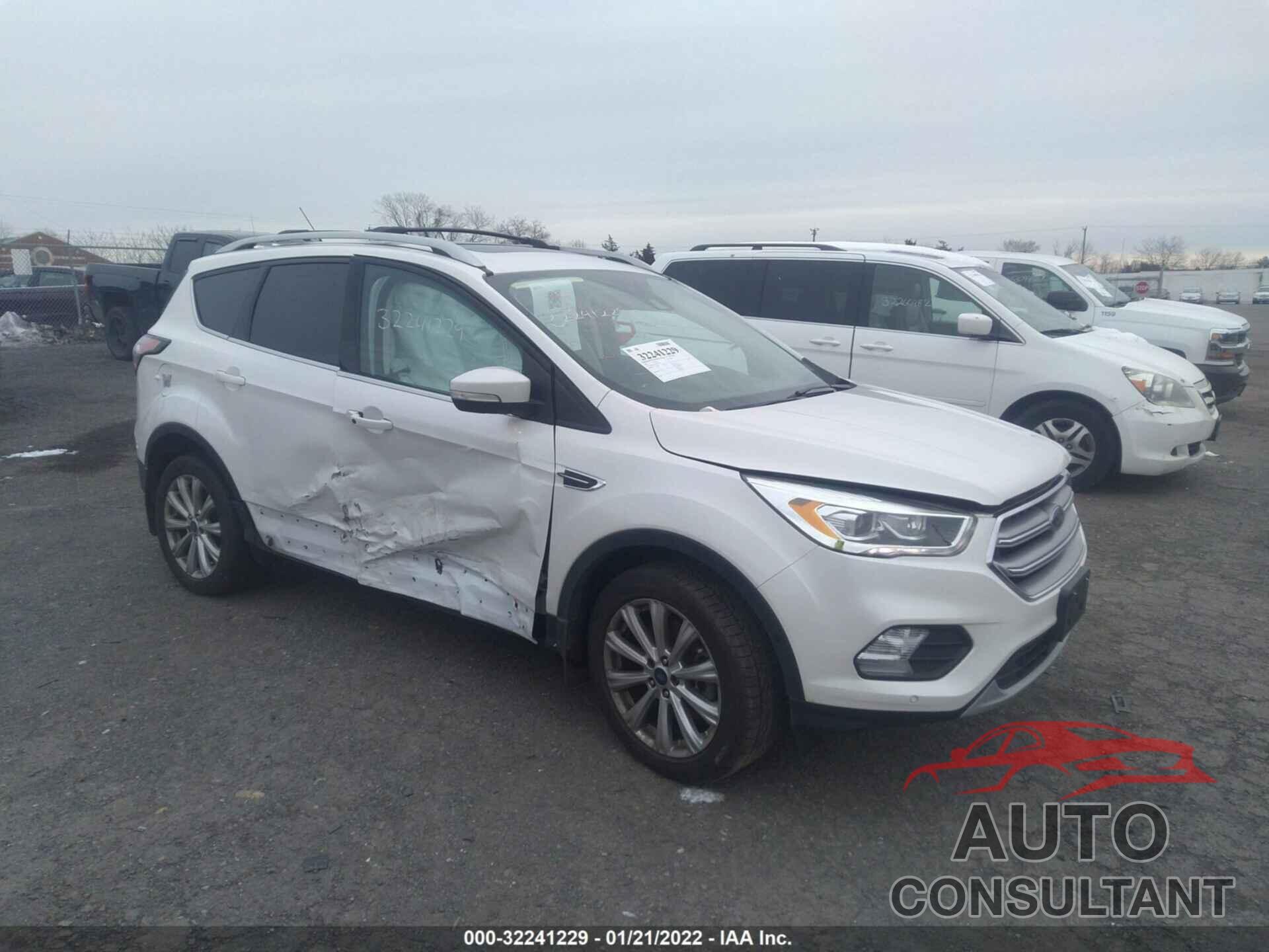 FORD ESCAPE 2017 - 1FMCU9J92HUE02556