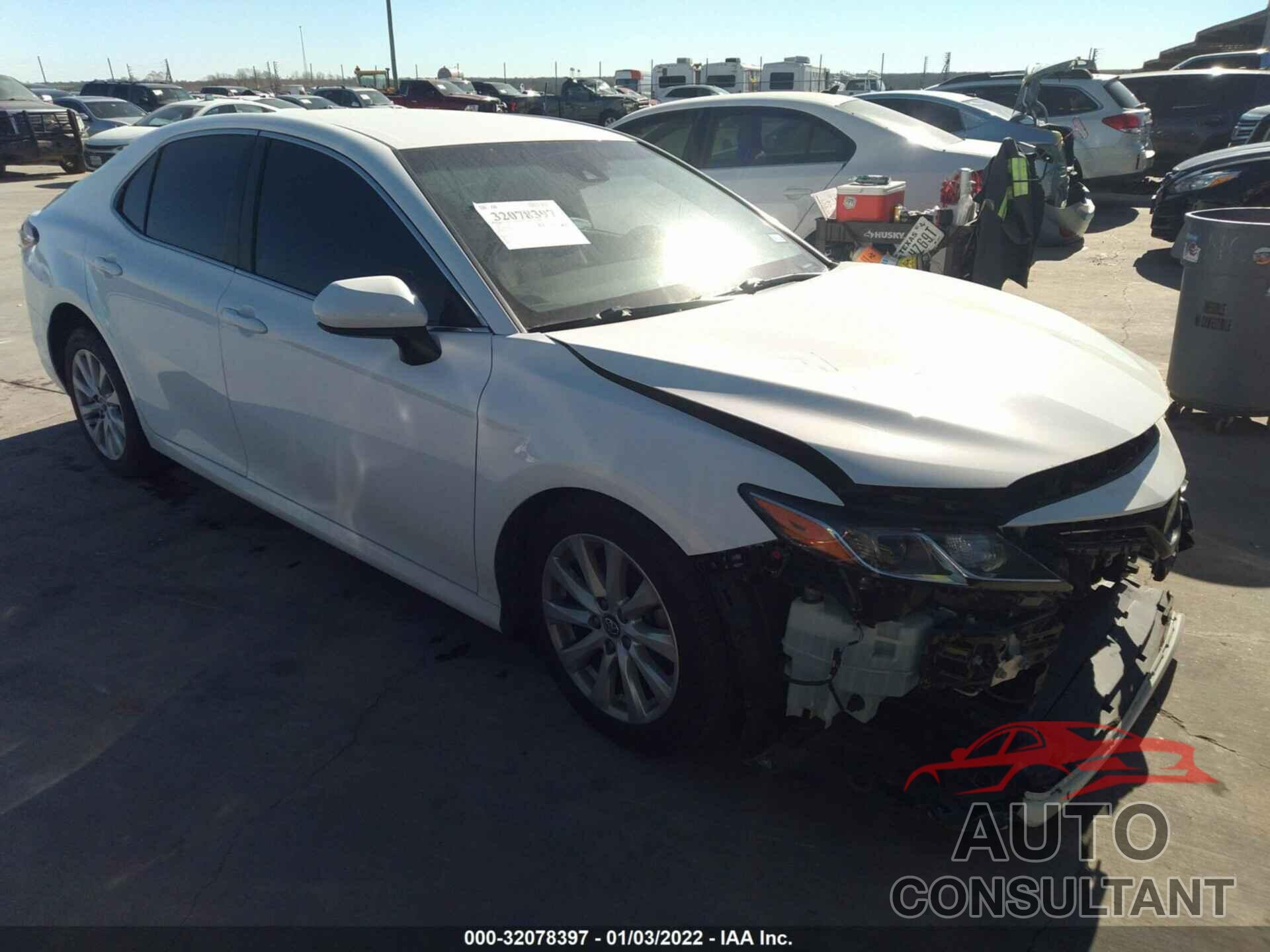TOYOTA CAMRY 2018 - 4T1B11HK3JU525173
