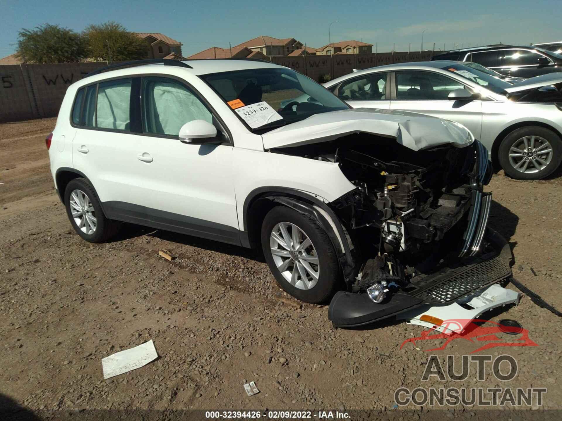 VOLKSWAGEN TIGUAN 2017 - WVGAV7AX6HK047233