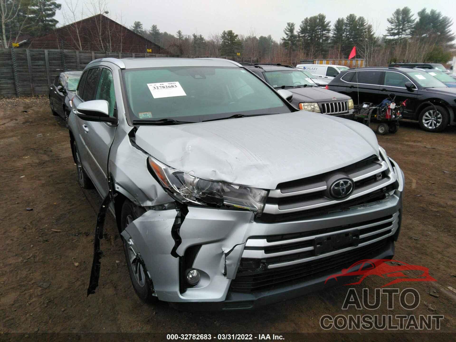 TOYOTA HIGHLANDER 2018 - 5TDJZRFH0JS561874
