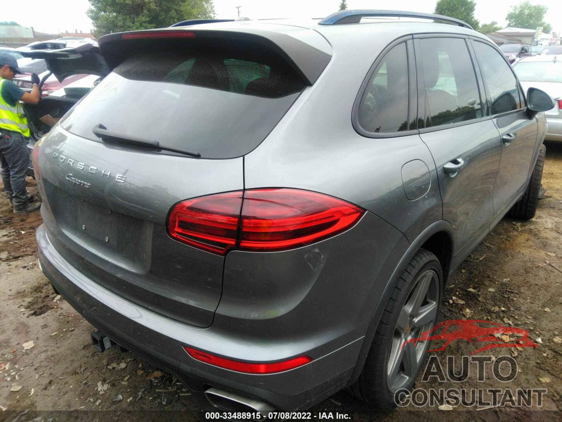 PORSCHE CAYENNE 2016 - WP1AA2A26GKA36026