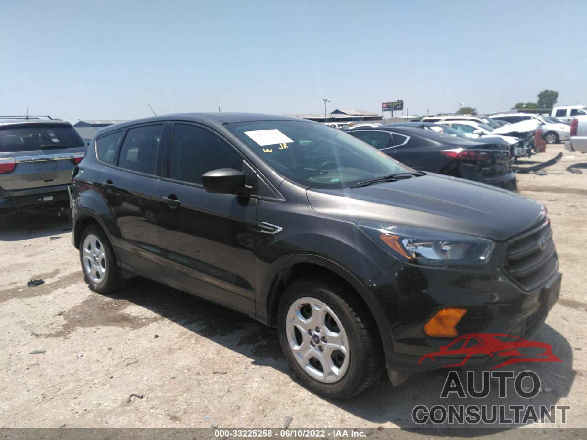 FORD ESCAPE 2018 - 1FMCU0F70JUC70132