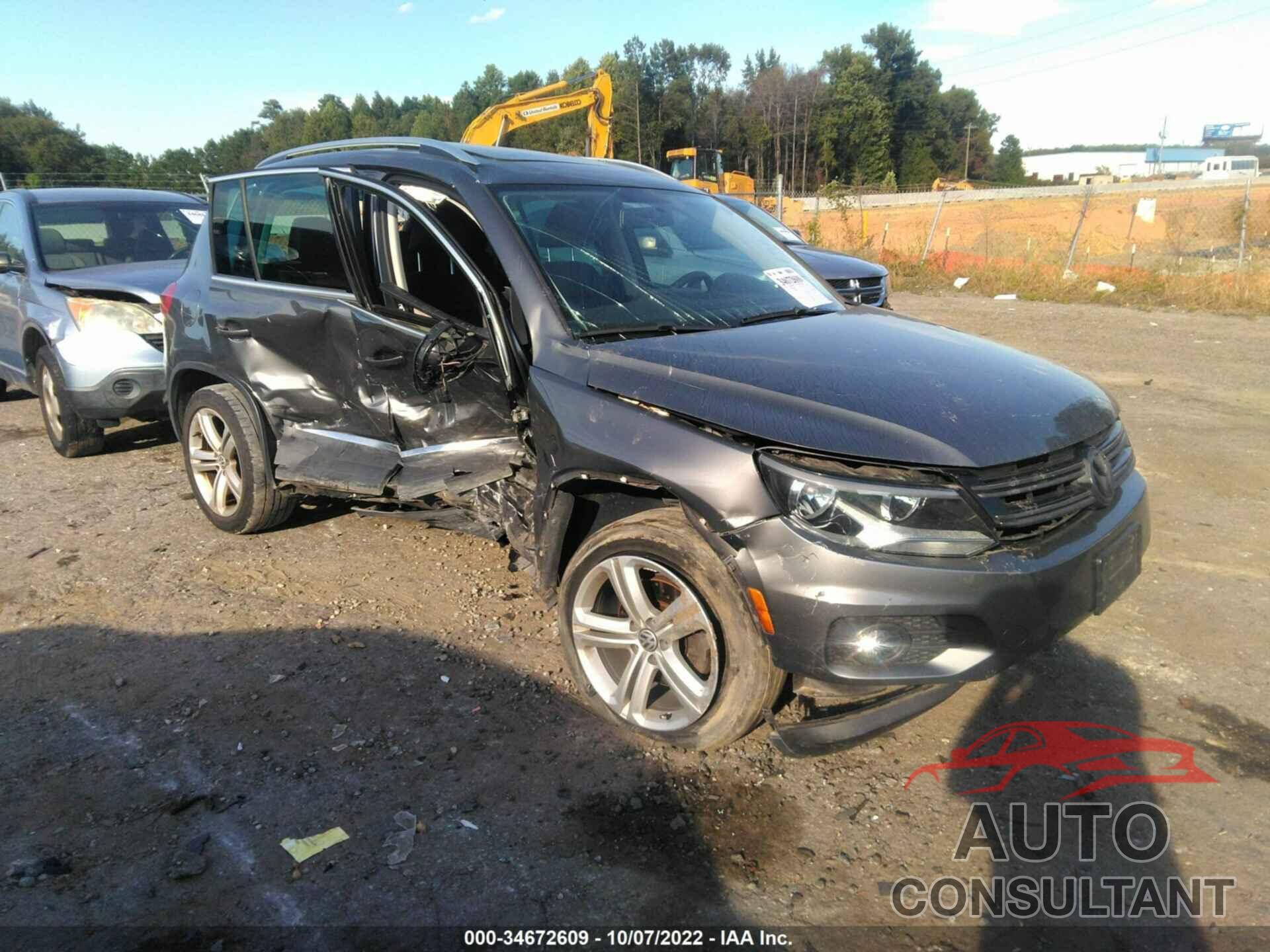 VOLKSWAGEN TIGUAN 2015 - WVGBV7AX9FW597696