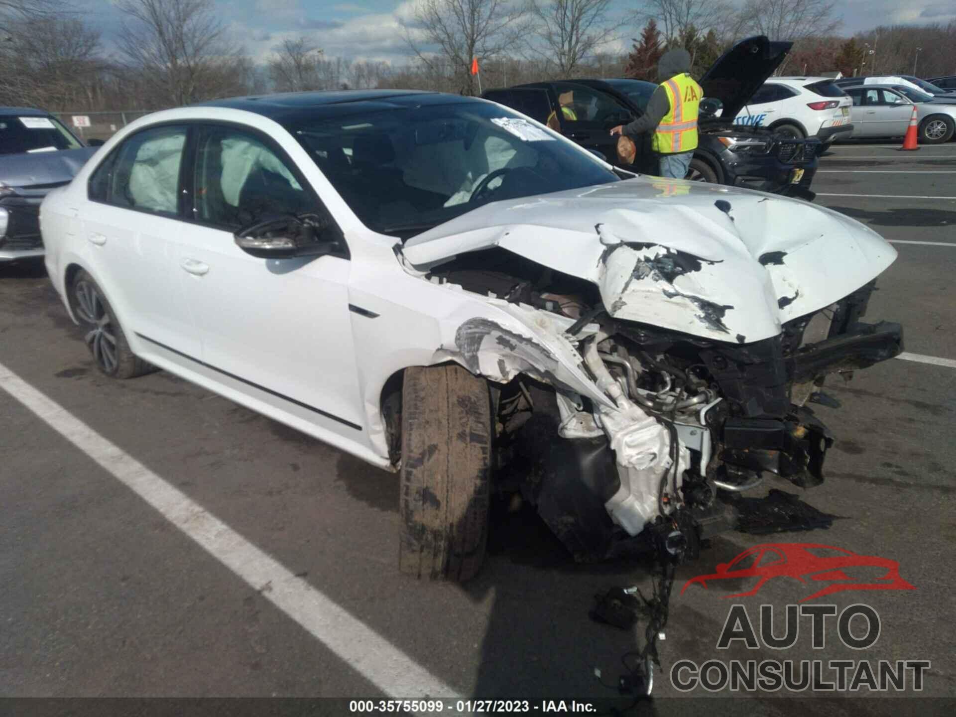 VOLKSWAGEN PASSAT 2018 - 1VWJM7A30JC023981