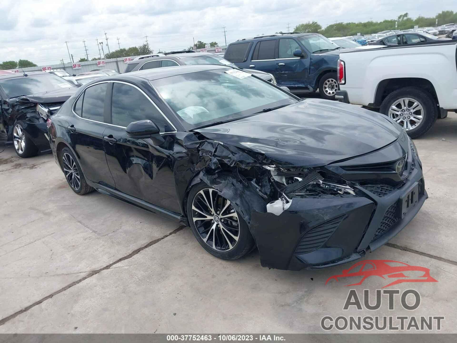TOYOTA CAMRY 2018 - 4T1B11HK1JU559600