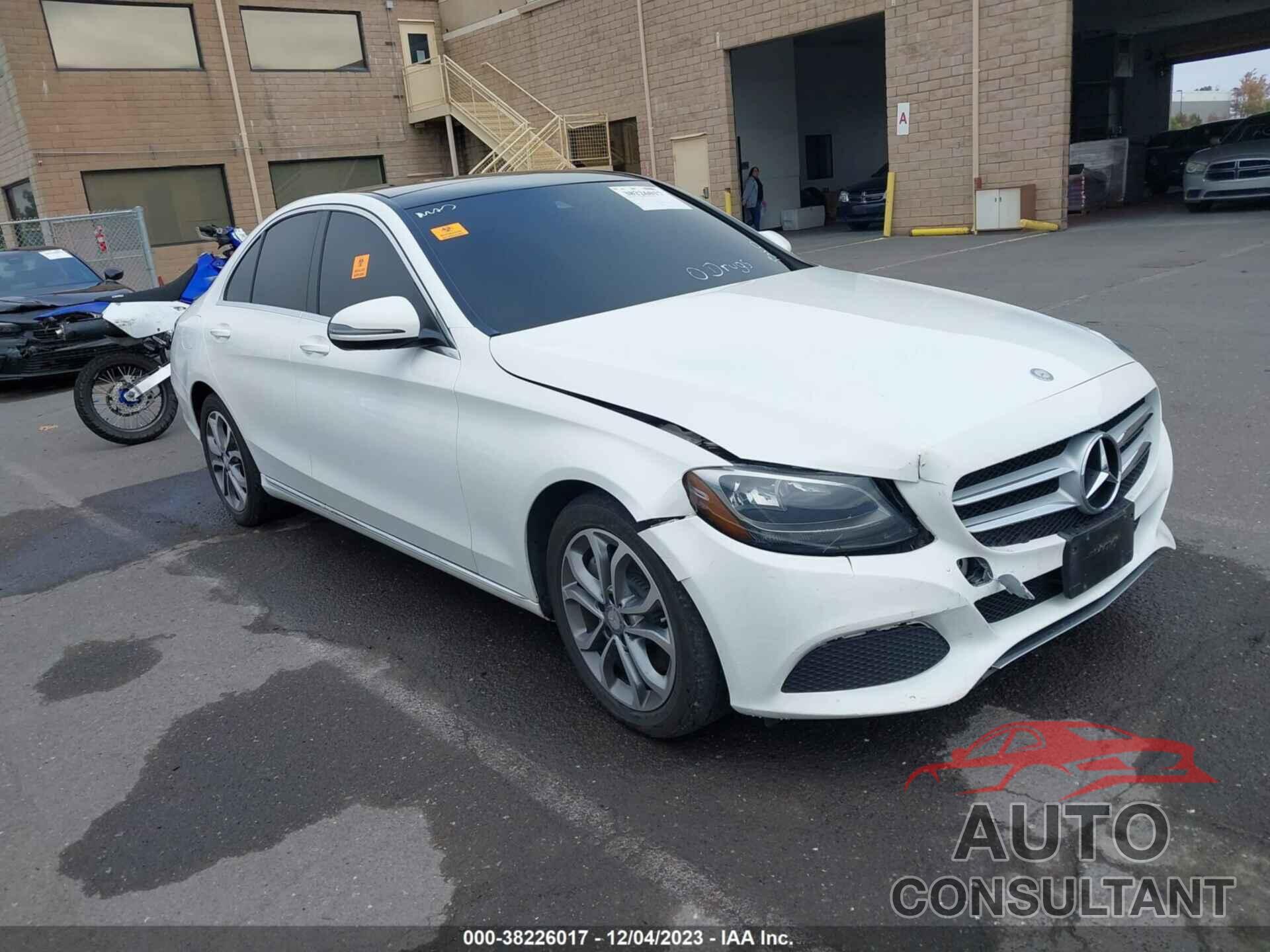 MERCEDES-BENZ C 300 2016 - 55SWF4JB3GU160092