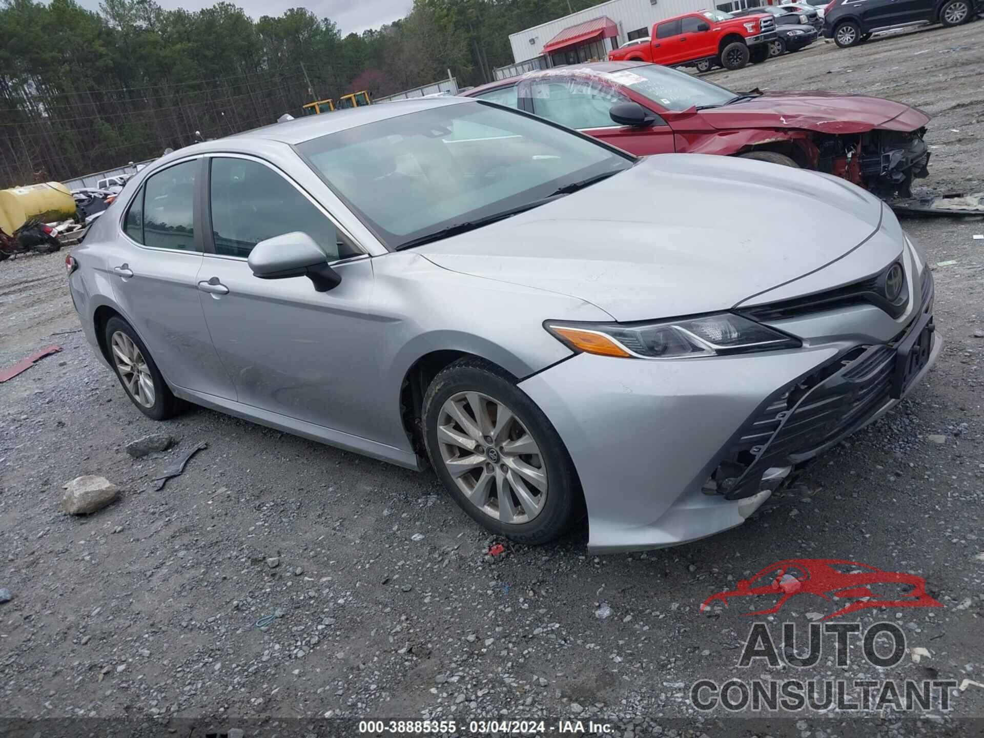 TOYOTA CAMRY 2018 - 4T1B11HK1JU019406