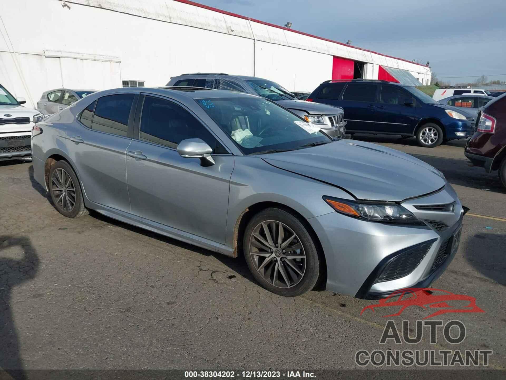 TOYOTA CAMRY 2022 - 4T1G11BK5NU052140