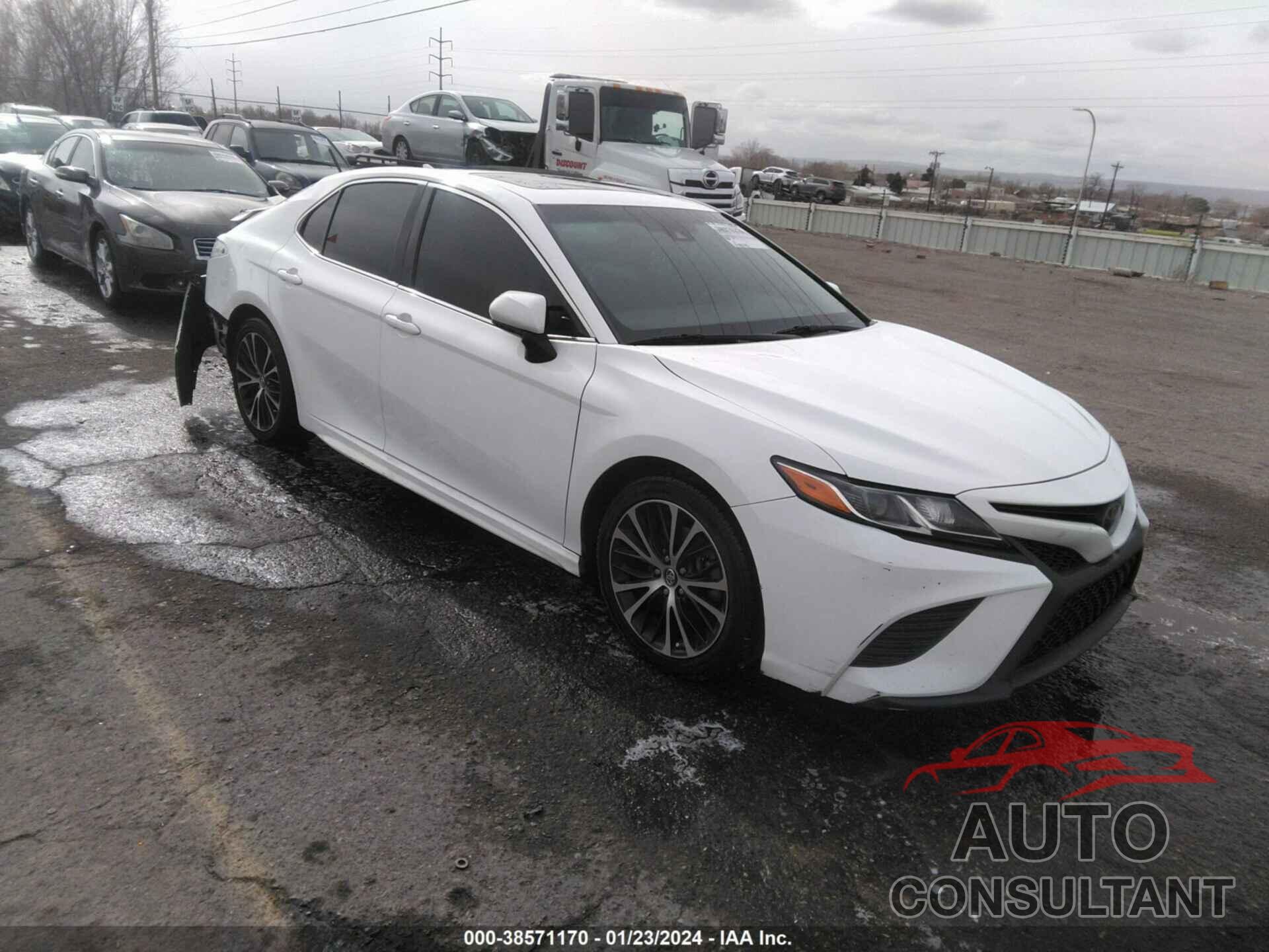 TOYOTA CAMRY 2018 - 4T1B11HK1JU089665