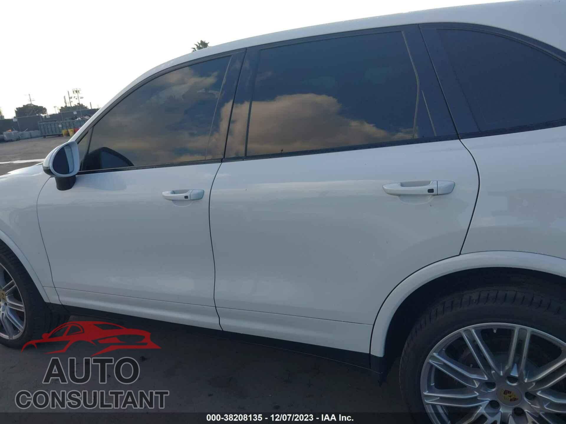 PORSCHE CAYENNE 2018 - WP1AA2A27JKA03009