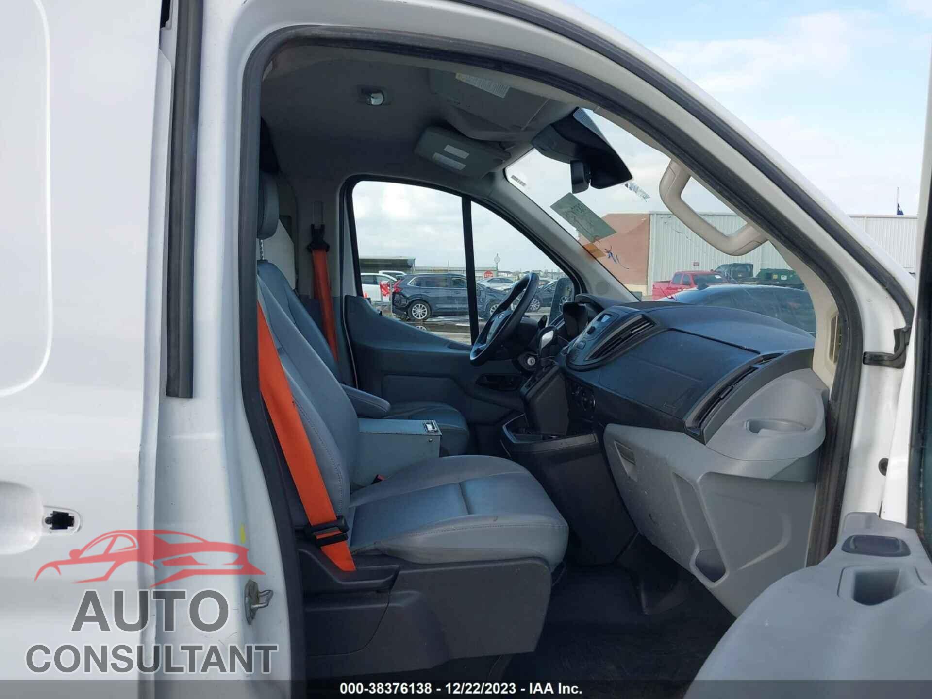 FORD TRANSIT-150 2017 - 1FTYE1YM0HKB12816